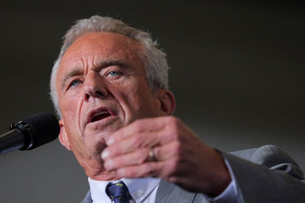 RFK Jr. wears wedding ring to Trump rally as details emerge of how he ‘love bombed’ journalist Olivia Nuzzi 