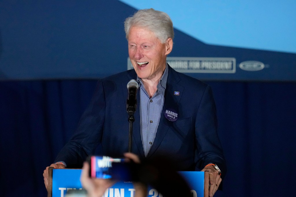 Bill Clinton calls Arizona GOP Senate candidate Kari Lake ‘physically attractive,’ Kamala Harris ‘extremely vulnerable’