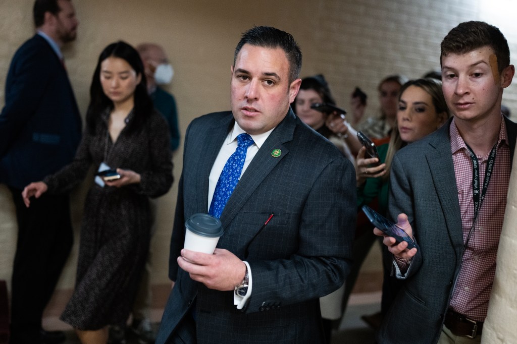 GOP LI Rep. D’Esposito ties Dem rival Laura Gillen to Biden-Harris’ ‘broke the border’ policies: ‘Ran shotgun’