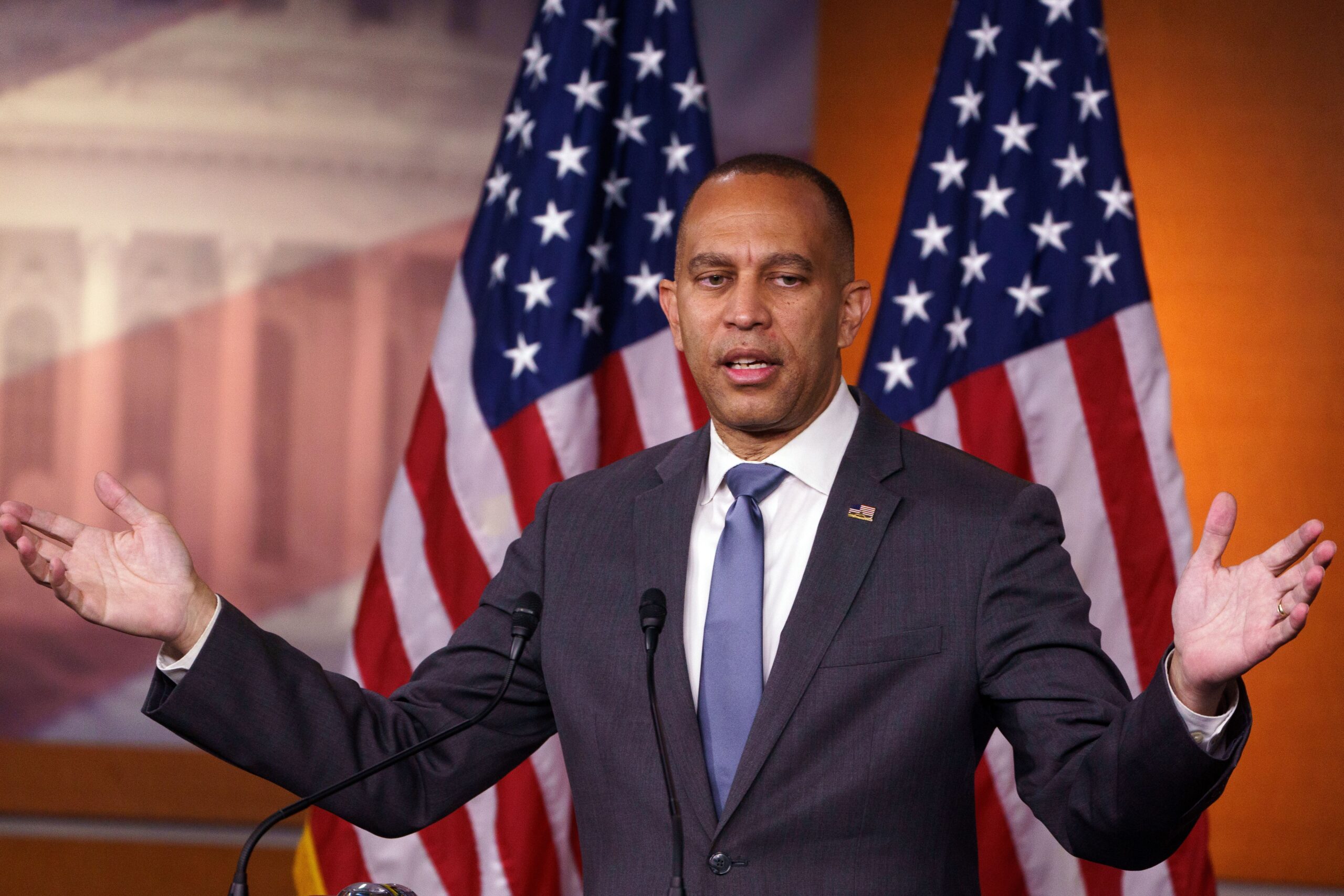 Hakeem Jeffries re-elected as Democratic leader despite being swept by GOP in House and Senate