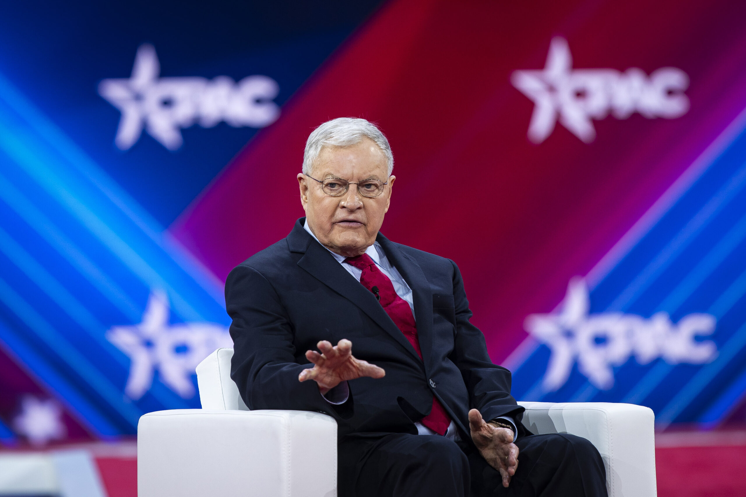 Trump considering retired Gen. Keith Kellogg for Ukraine envoy