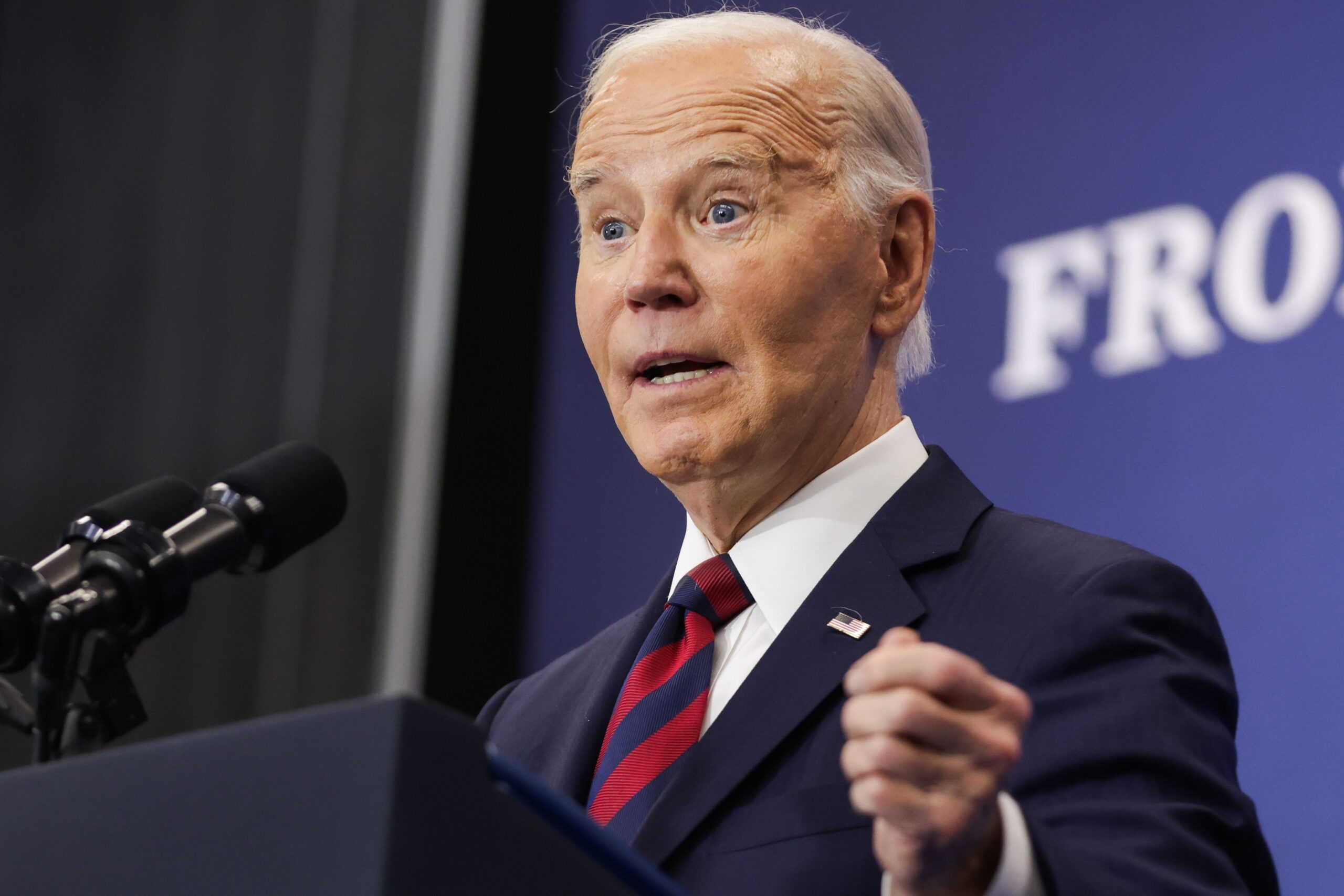 Biden’s teleprompter short-circuits in speech taking credit for lackluster rural high-speed internet, ‘fairly strong’ economy: ‘I lost electricity’