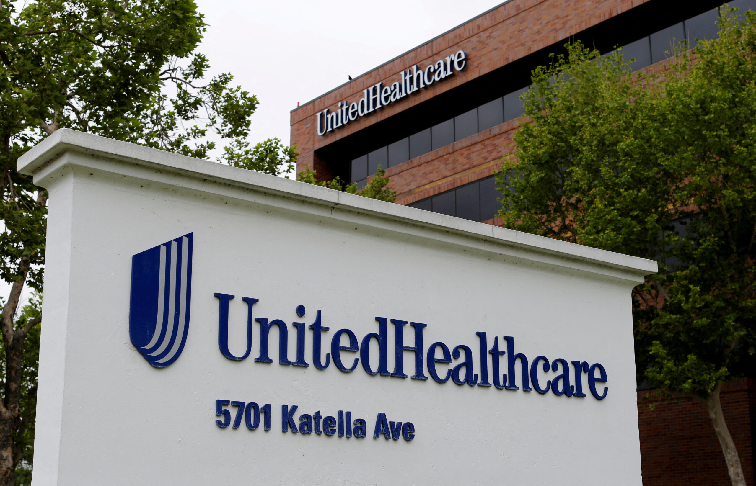 UnitedHealth, rival shares tumble as lawmakers push to break up drug middlemen