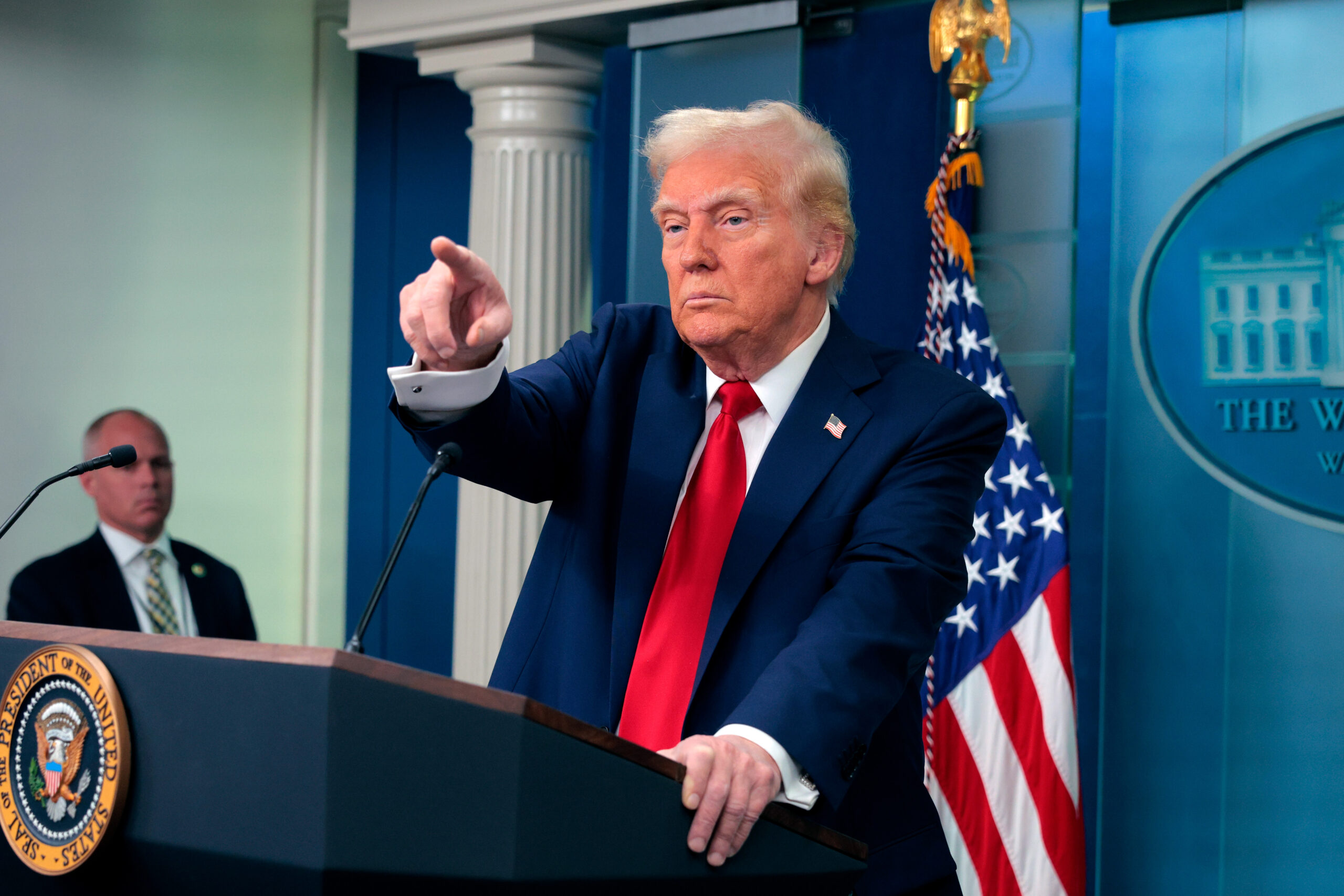 White House confirms tariffs on Canadian, Chinese, Mexican imports taking effect Saturday