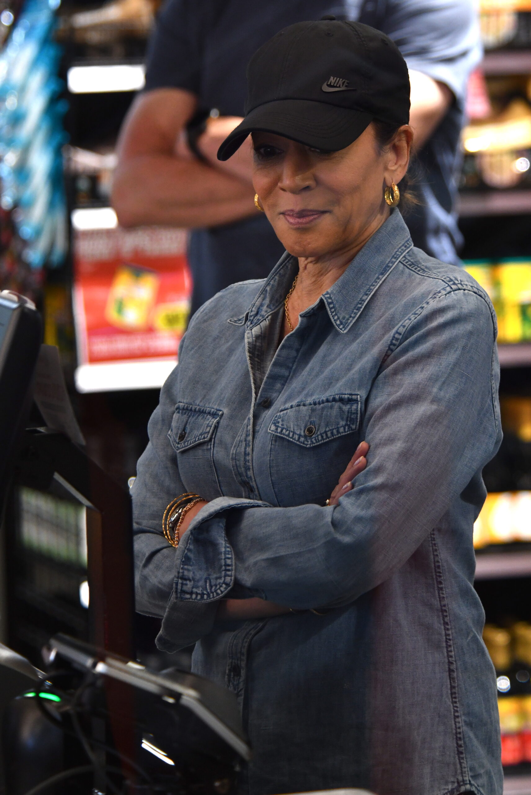 Kamala Harris, Doug Emhoff use plastic bags for post-VP grocery run
