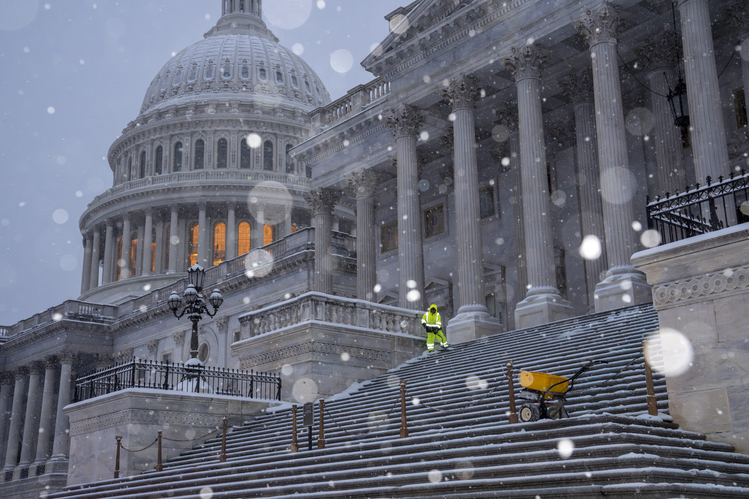 Jan. 6 election certification live updates: Congress convenes in snowy Washington, DC