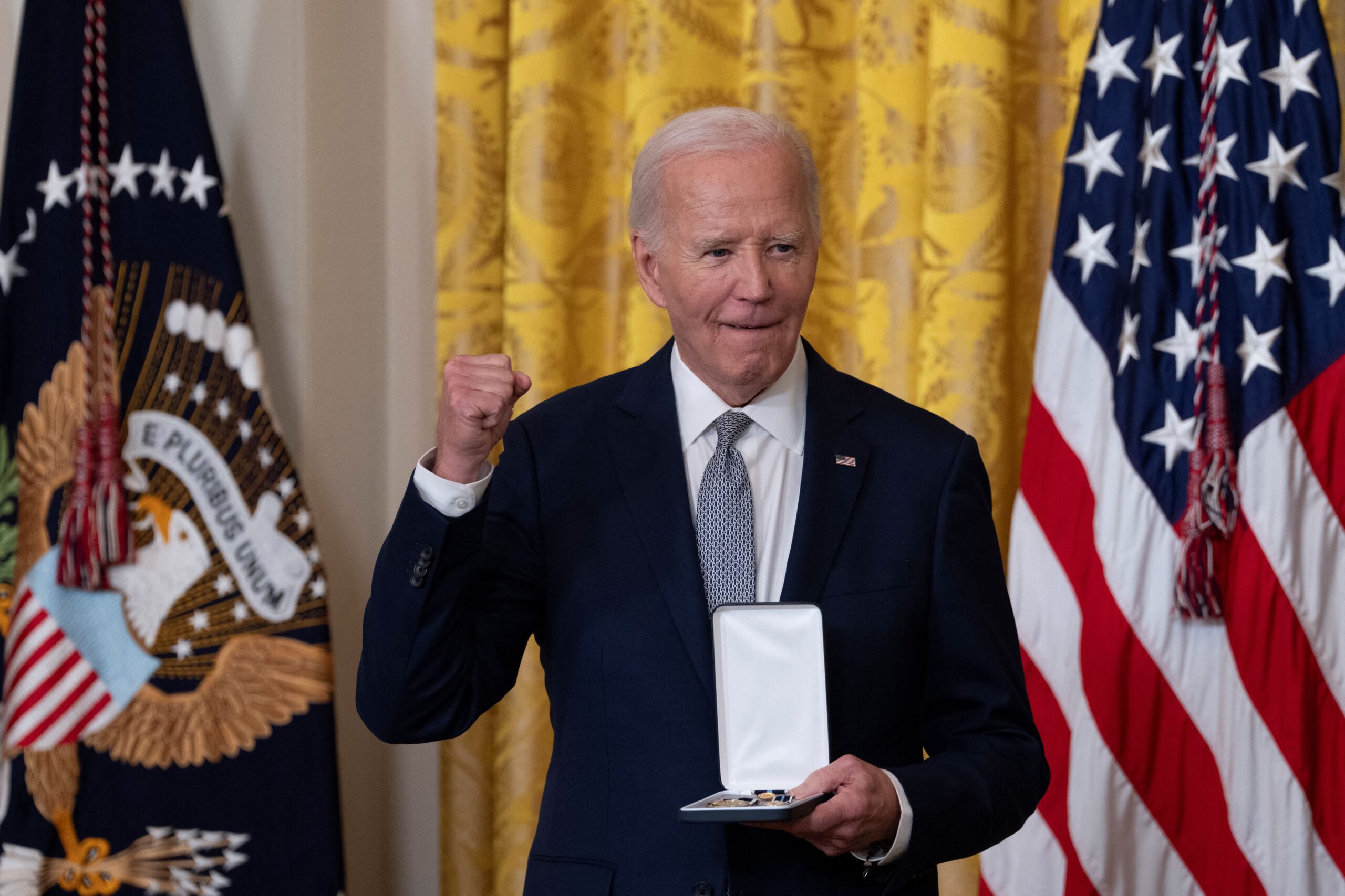 Biden honoring FDNY heroes who saved New Yorkers from burning buildings with Medal of Valor