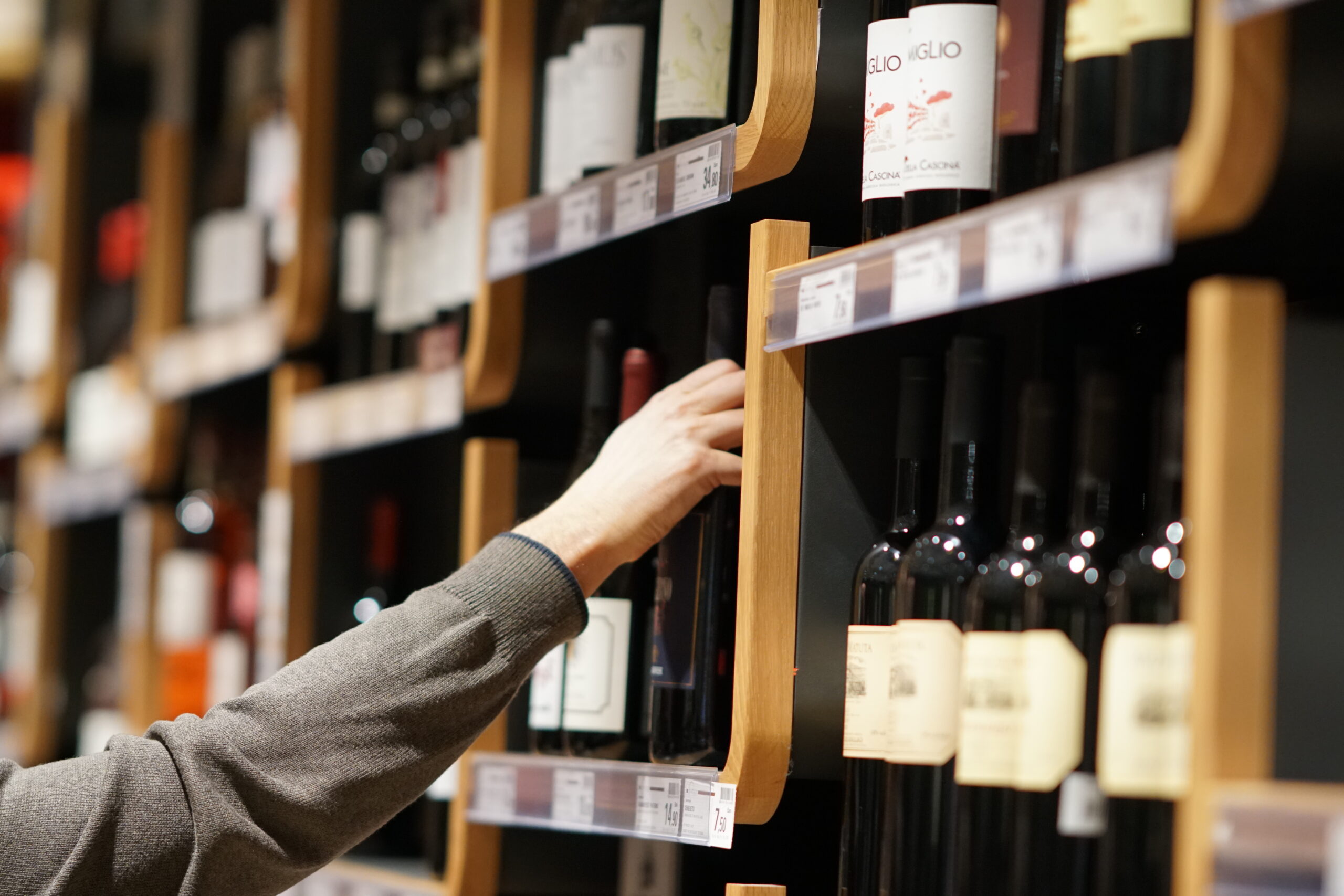 Here’s why New Yorkers can’t buy wine in grocery stores, bodegas — even though they want to