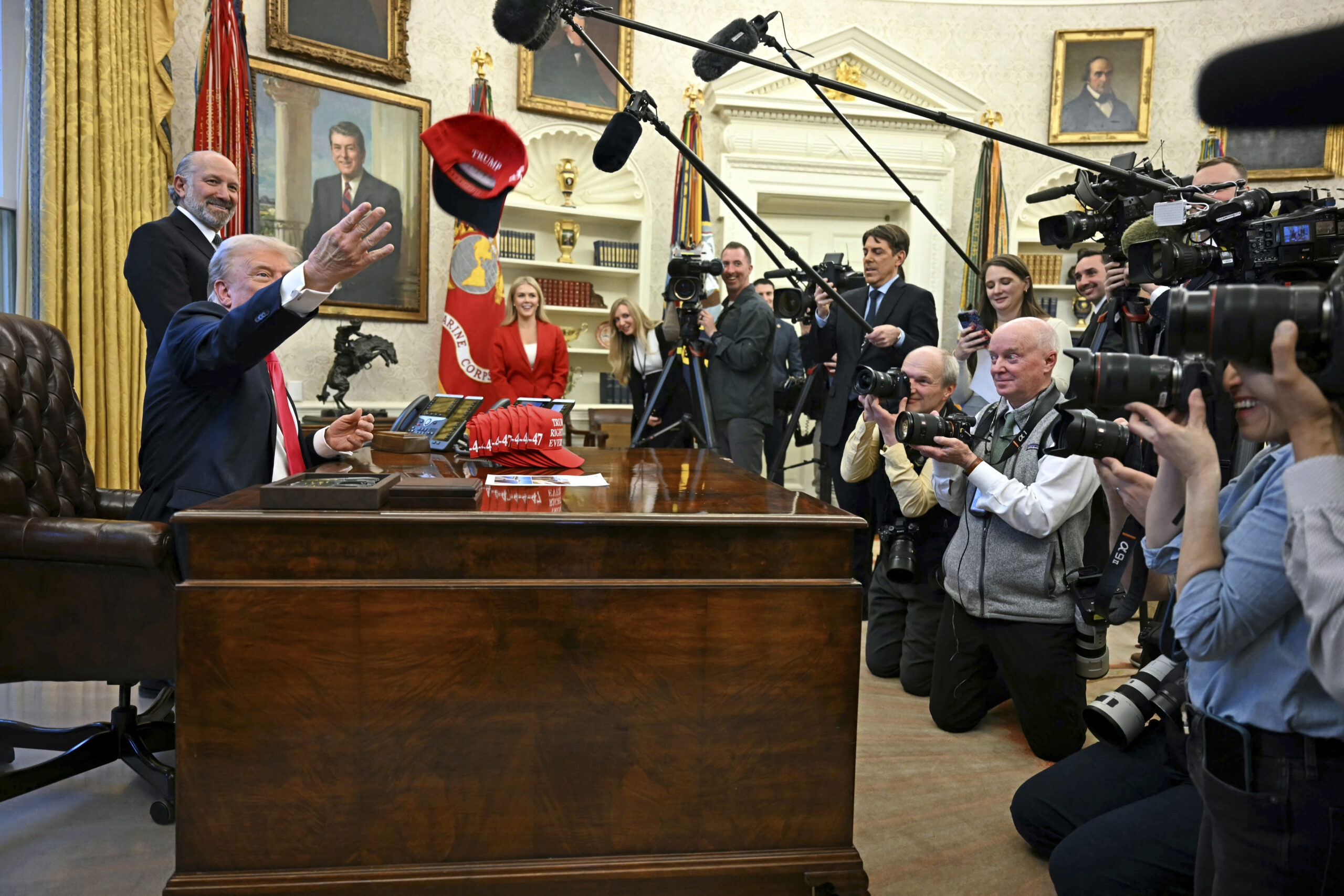 White House begins yanking lefty news outlets from pool rotation