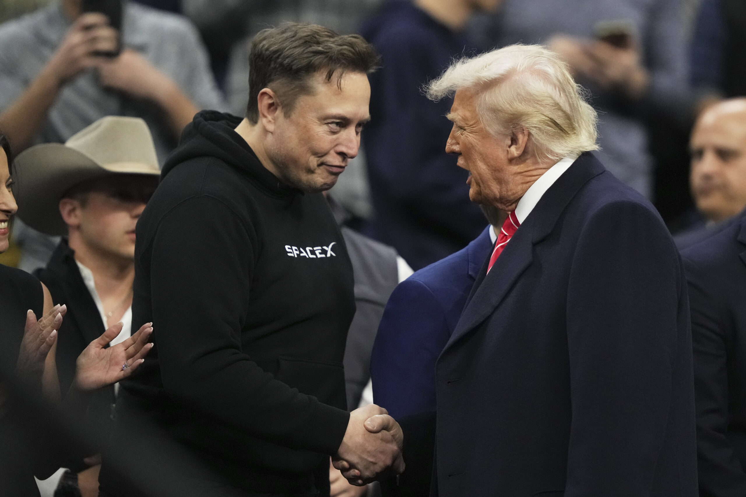 Musk butts up against Wisconsin state law with (now deleted) $1 million check giveaway