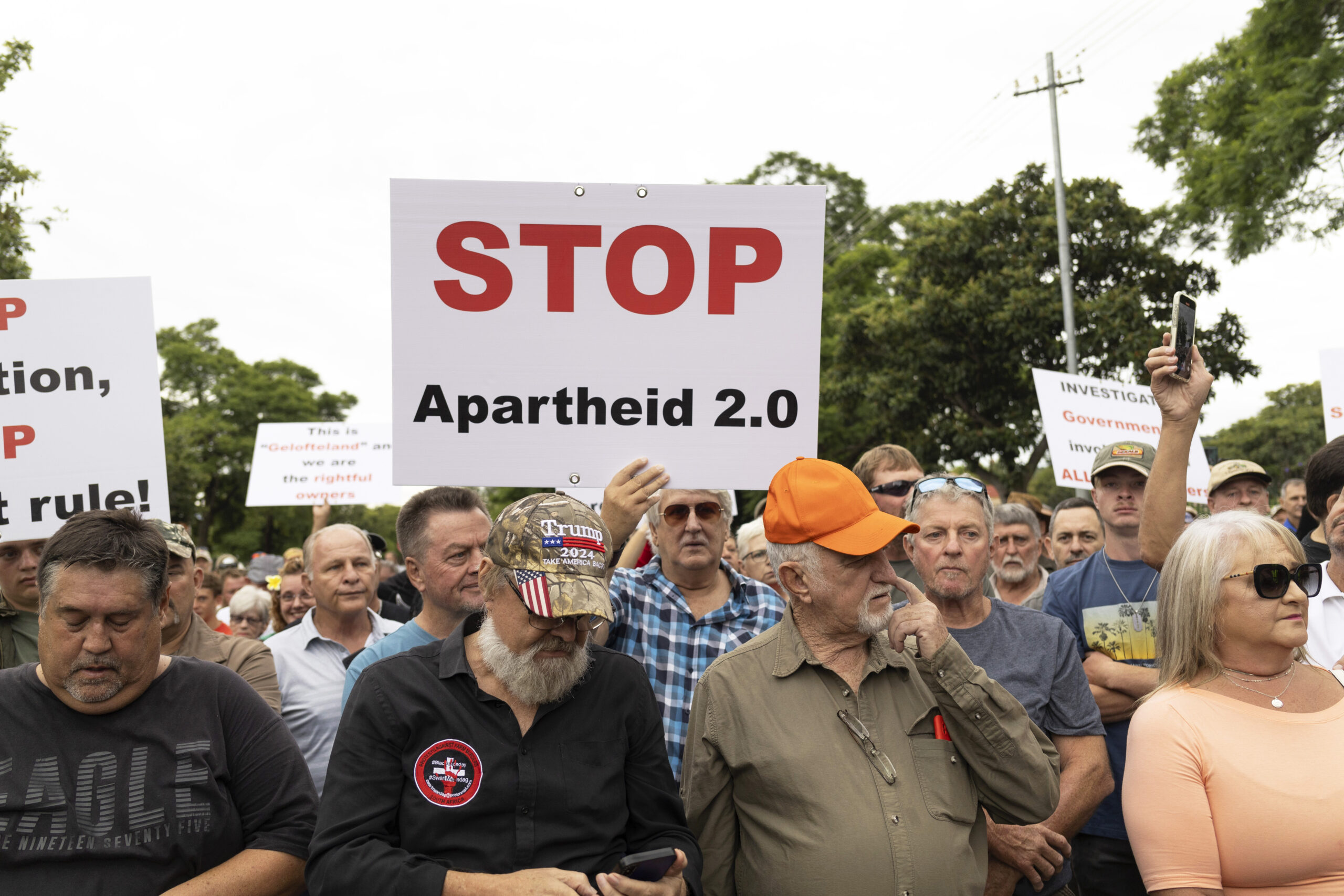 Trump says South African farmers can get ‘rapid pathway’ to US citizenship after suspending foreign aid