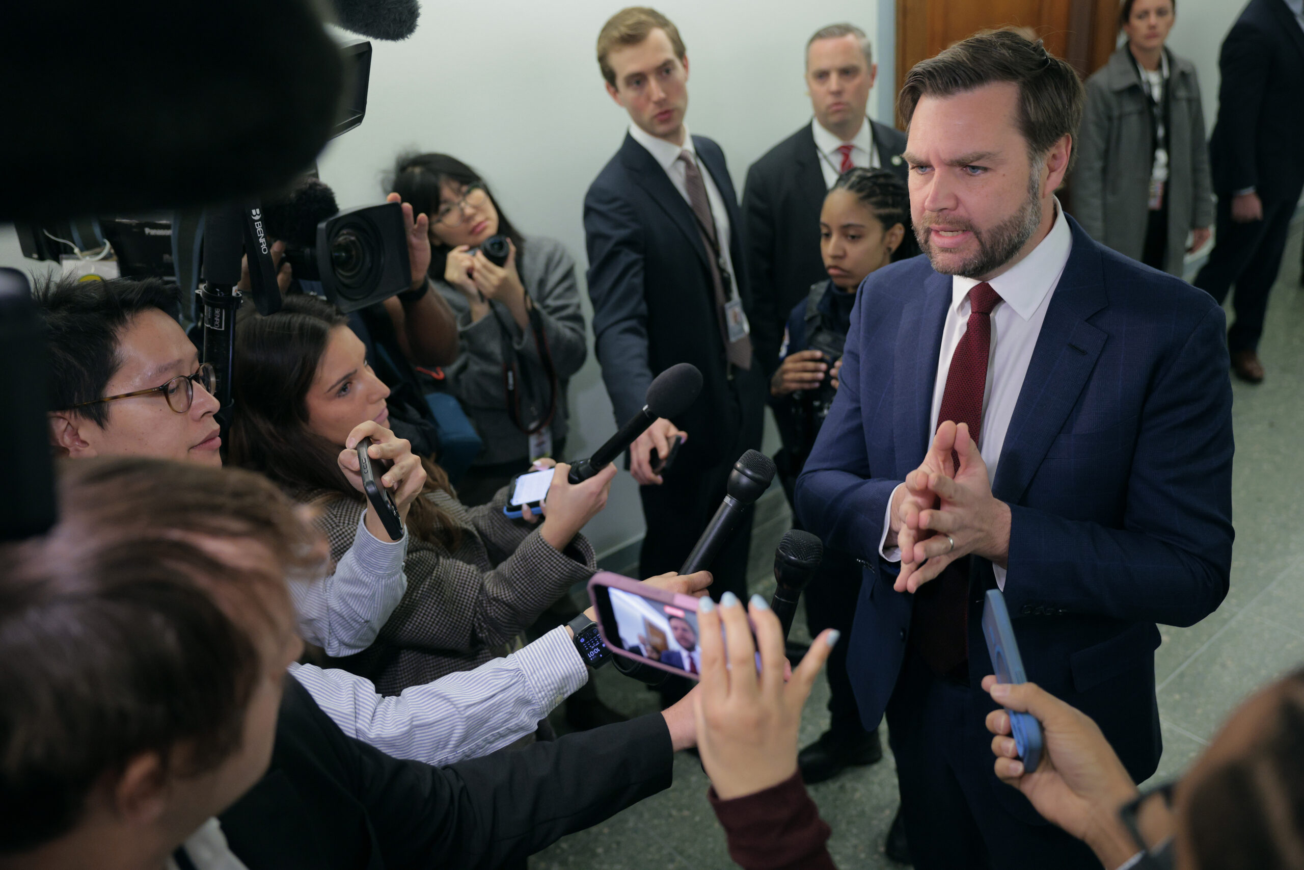 Vance says military aid, mineral deal could be resurrected if Ukrainians talk to Trump ‘privately’ about peace pact