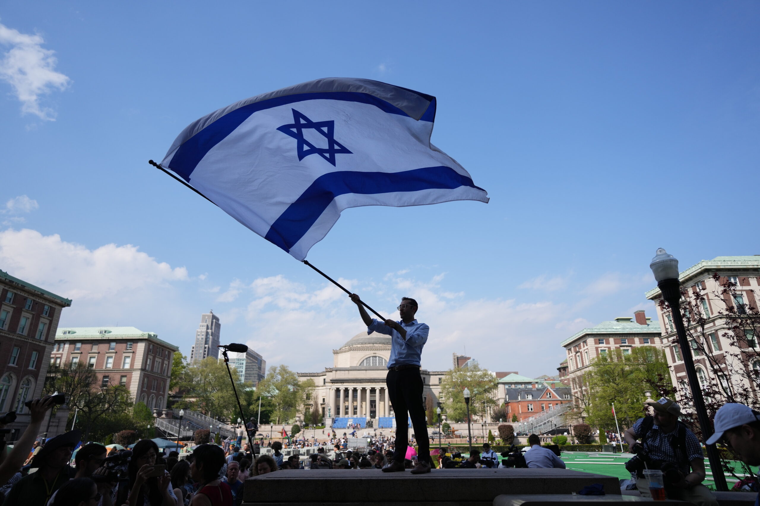 Trump admin. threatens to pull $51M in contracts with Columbia for NYC college’s inaction on protests that harass Jewish students