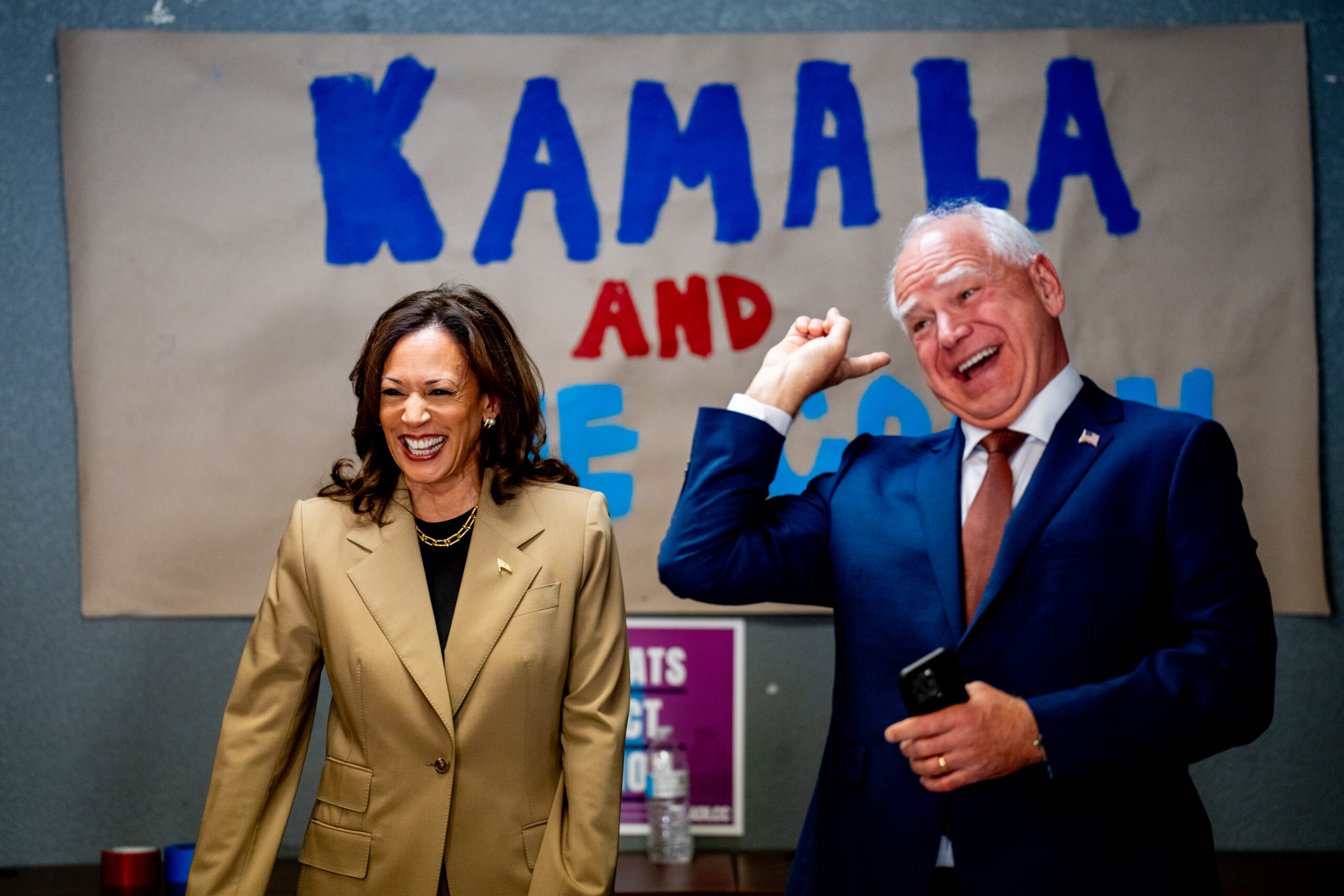 Tim Walz stumped when questioned on who leads the Democratic party