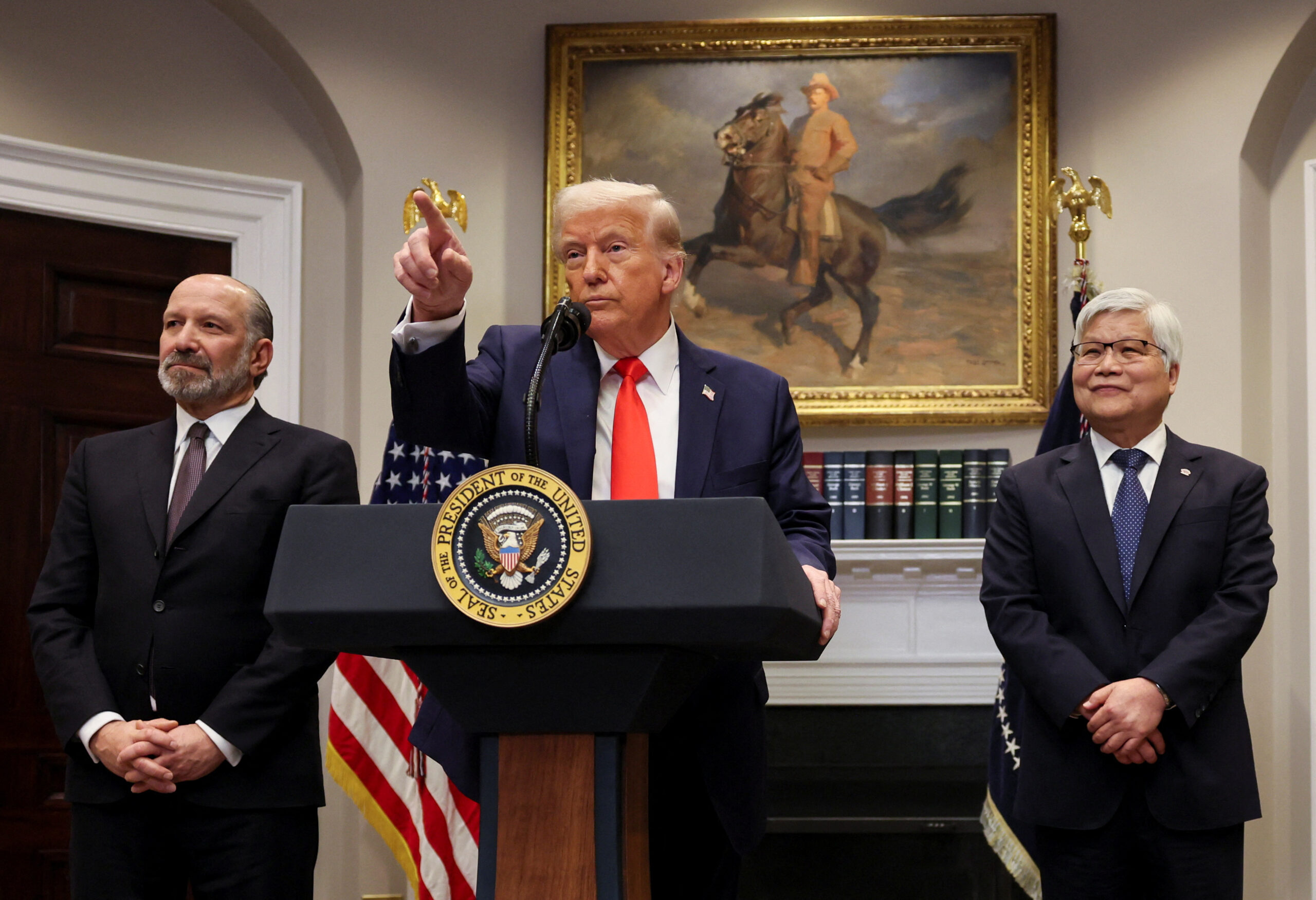 Trump announces 25% tariffs on Canada, Mexico will take effect at midnight: ‘They’re all set’