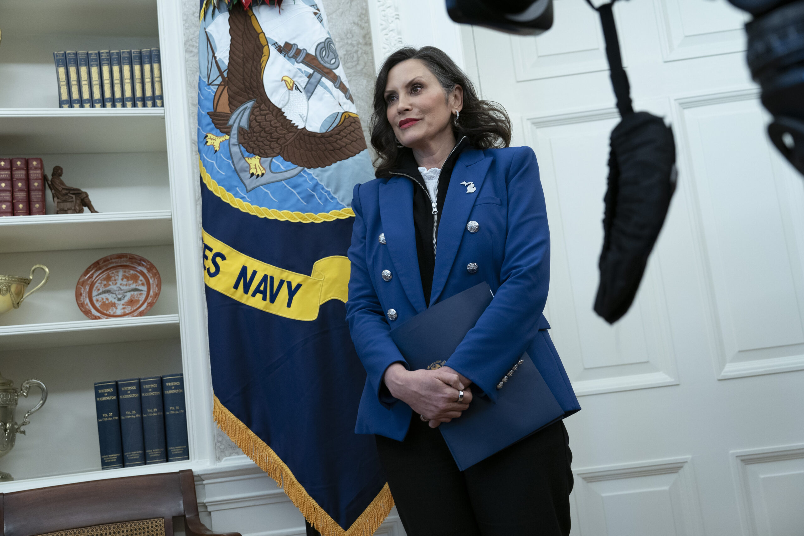 Trump praises Whitmer in friendly Oval Office meeting