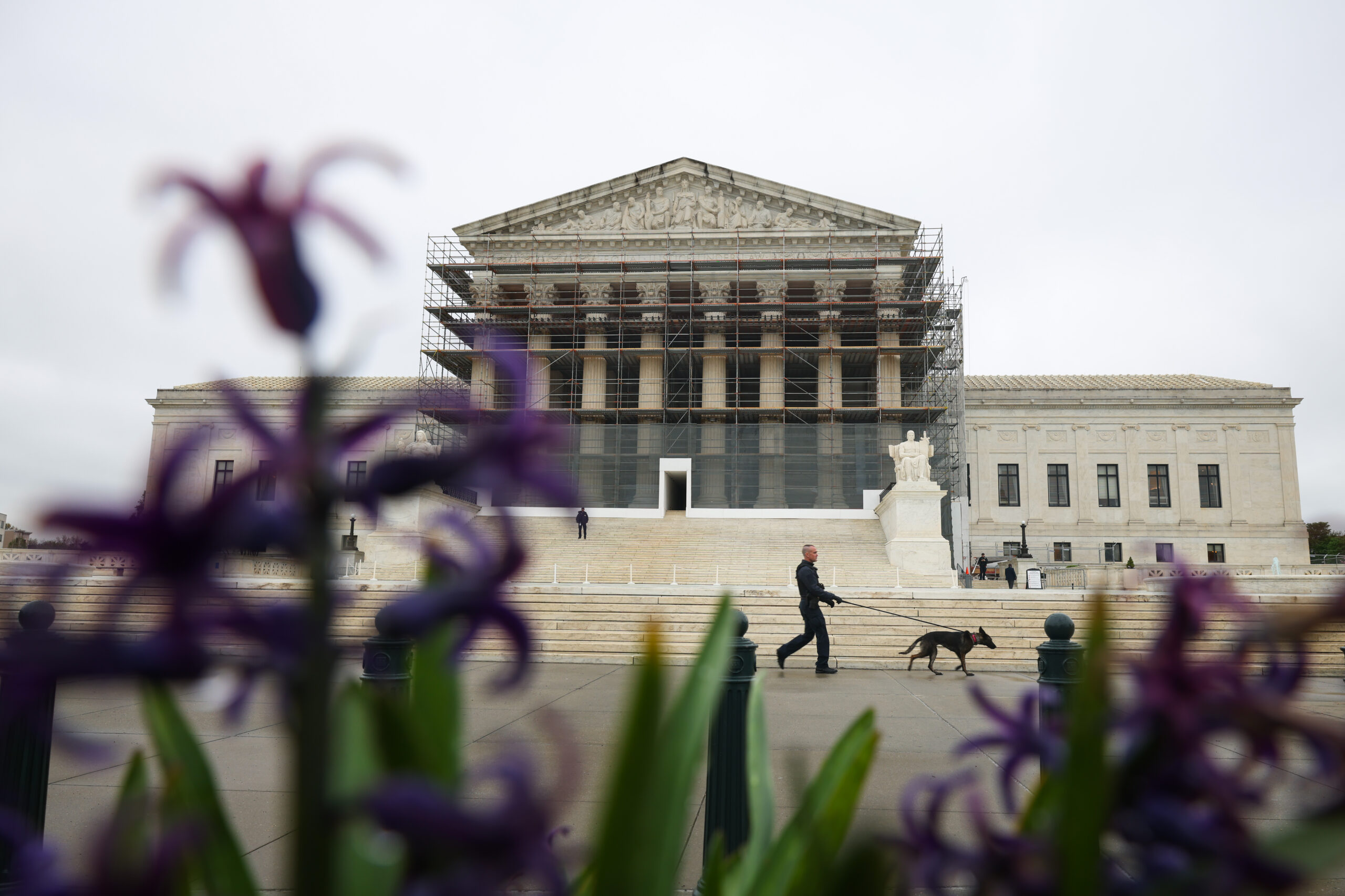 SCOTUS blocks order requiring Trump administration to return thousands of federal employees to work