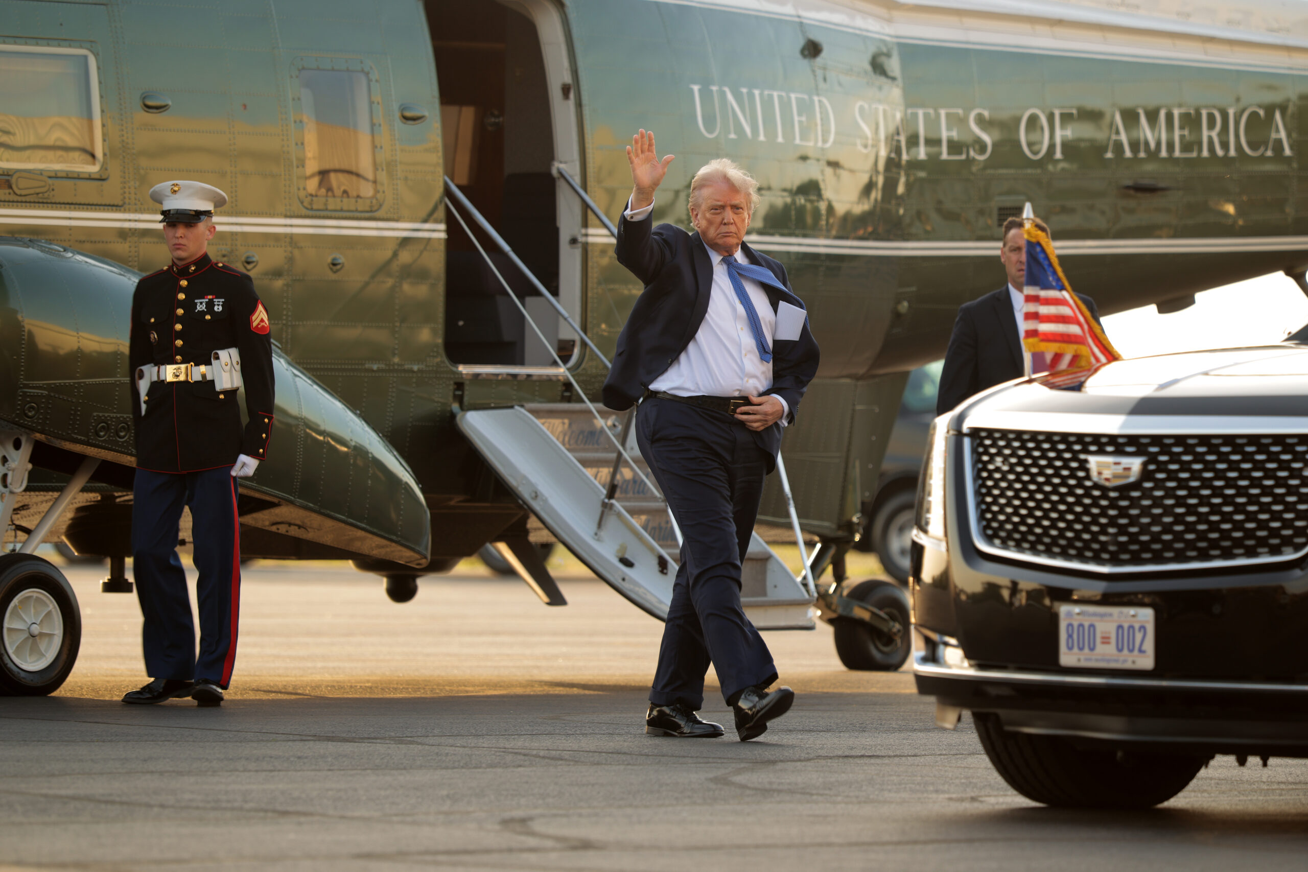 Trump dines with major donors during $1 million-a-plate fundraiser at Virginia golf course