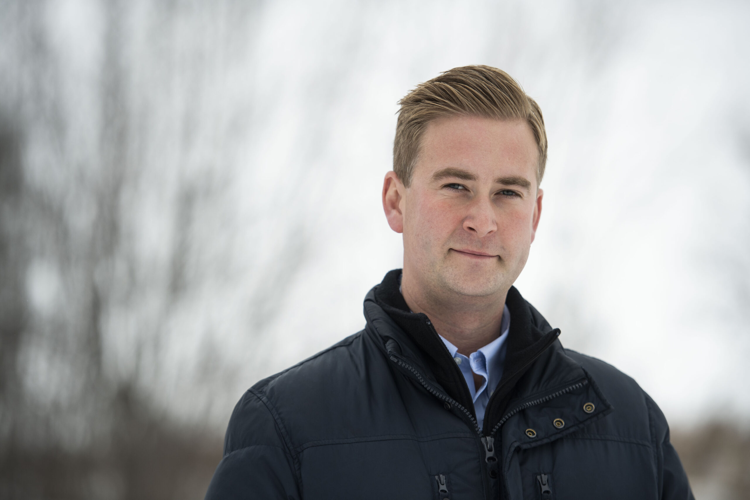 Bird attacks Fox News’ Peter Doocy outside White House as mouse scurries around briefing room