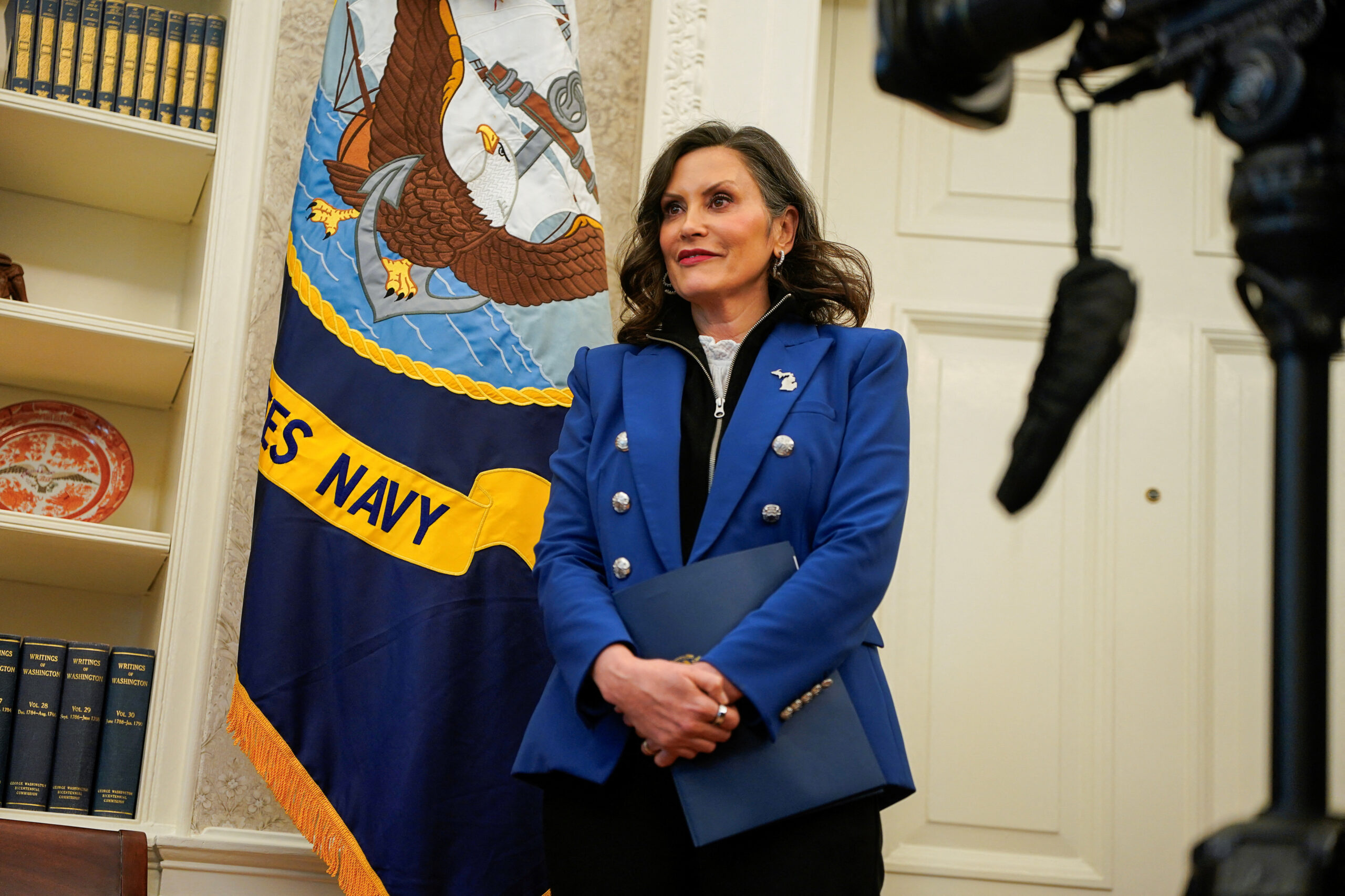 Michigan Gov. Gretchen Whitmer mocked for hiding face from cameras in Oval Office before Trump meeting