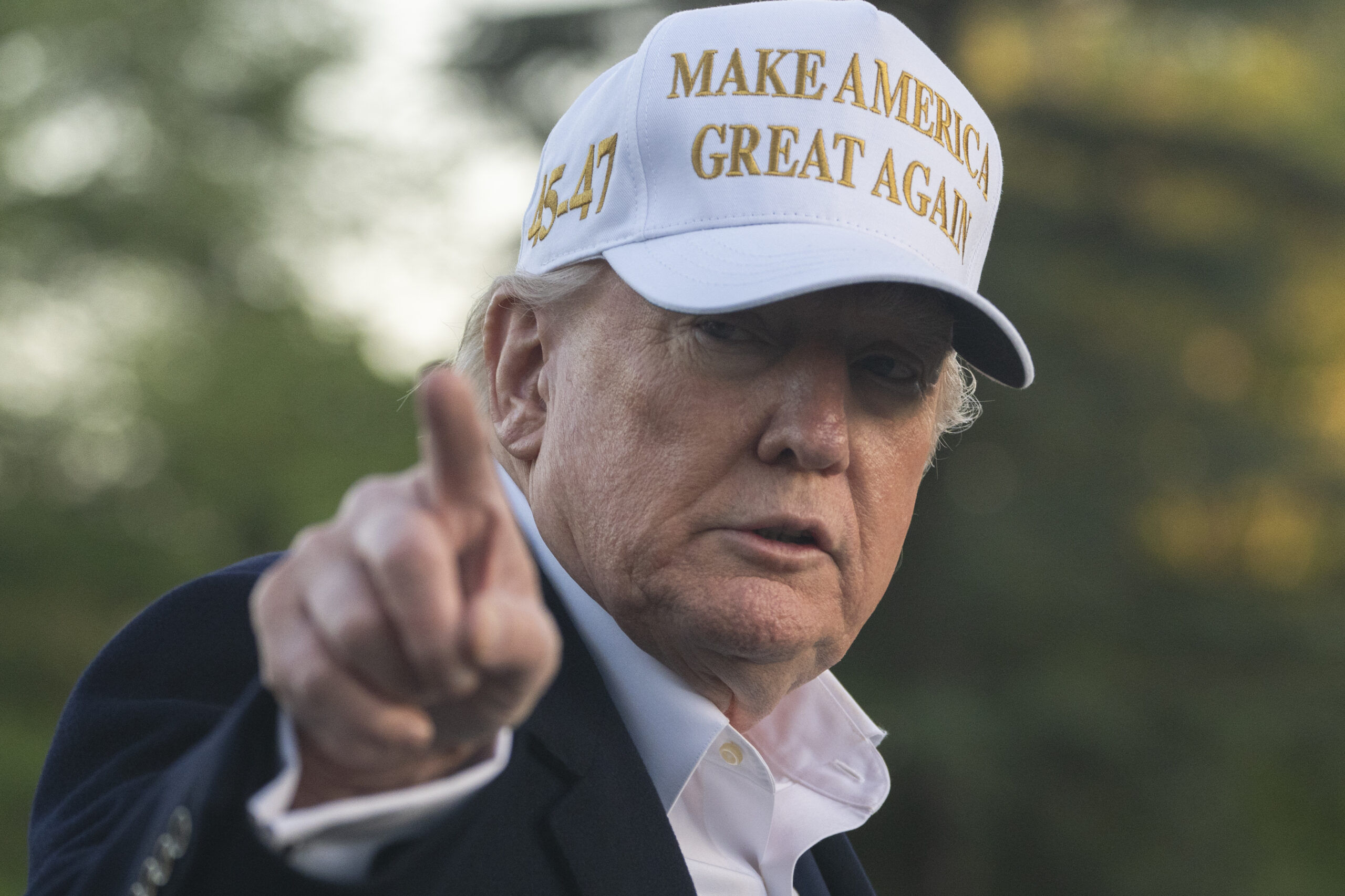 White House tells Congress ‘get to work’ on tax cuts, border wall as Johnson huddles with Trump