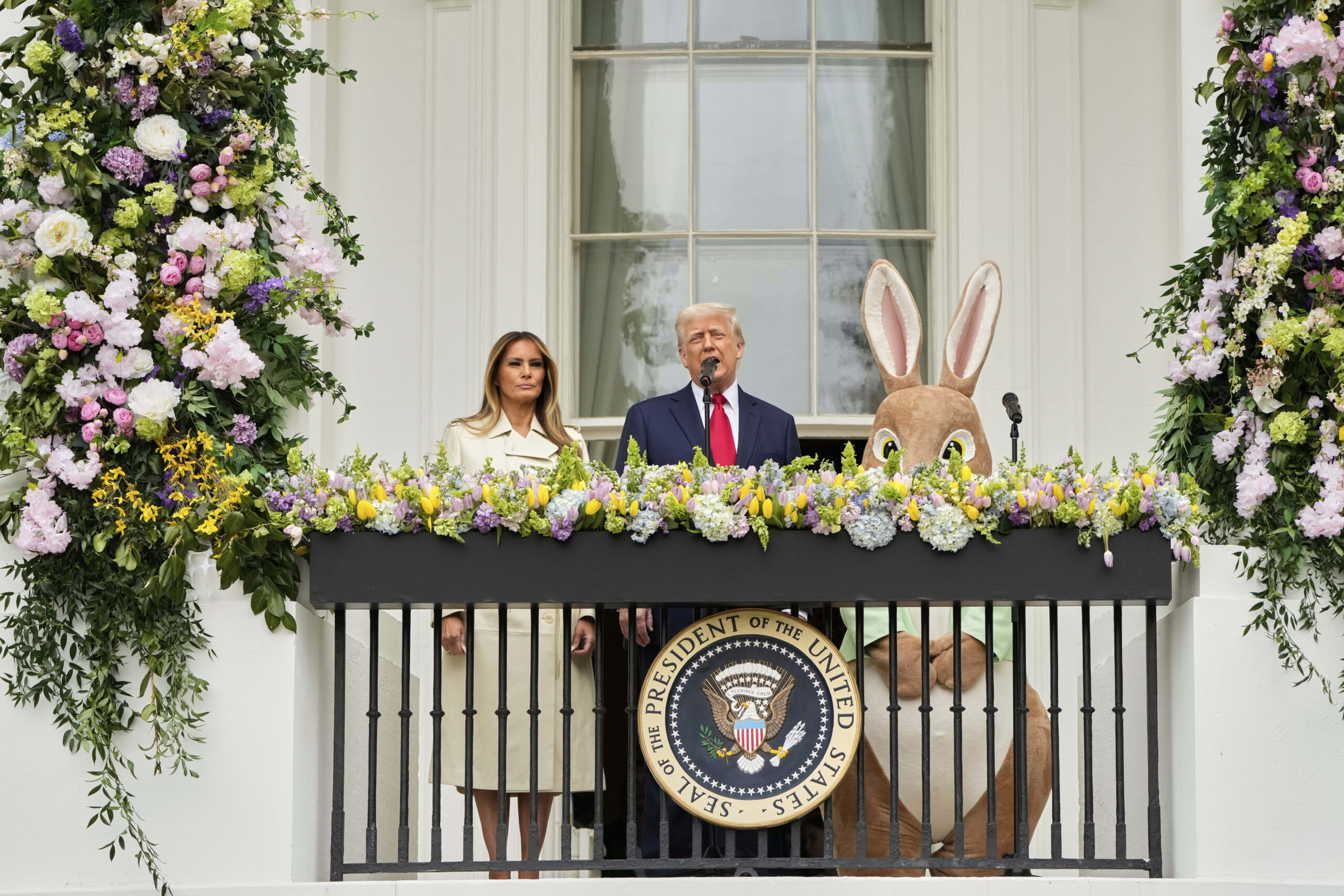 Donald and Melania Trump welcome thousands to annual White House Easter egg roll: PHOTOS