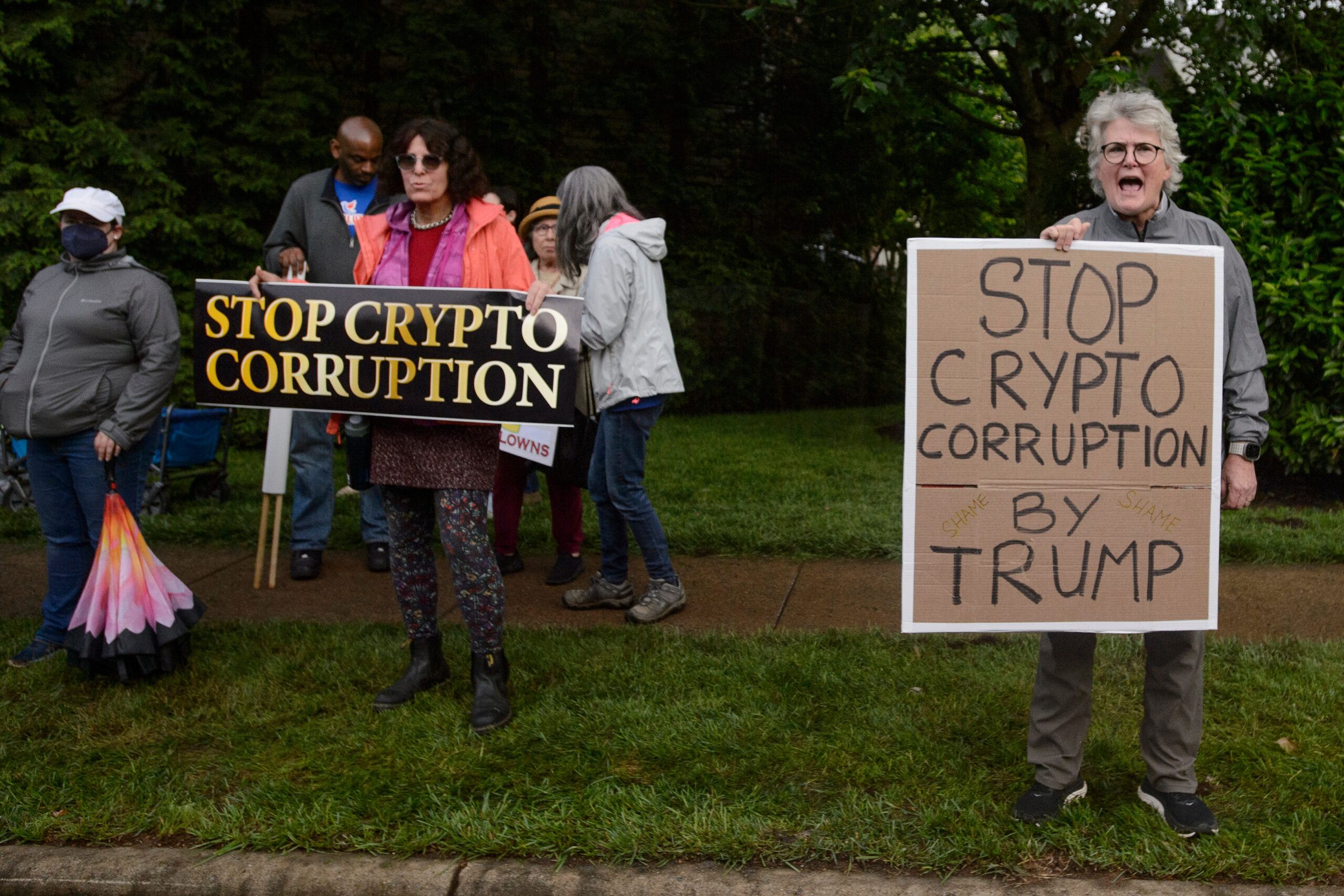 Trump hails ‘pioneers’ who shelled out for his cryptocoin — as Dems charge corruption