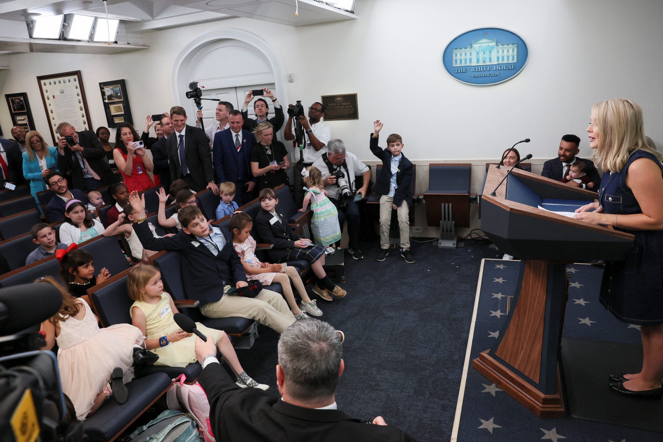 Trump likes pink Starburst, Tootsie Rolls and giving hugs, Leavitt reveals at ‘kids-only’ WH briefing