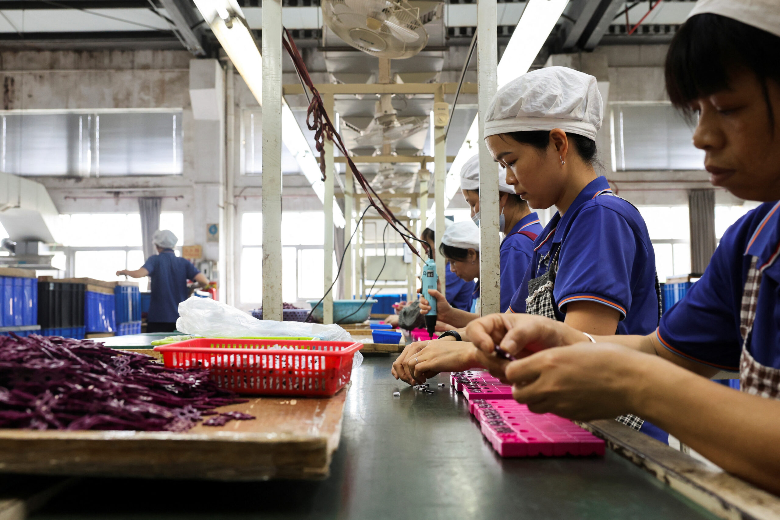 US rakes in record $16B in customs duties in April from Trump tariffs