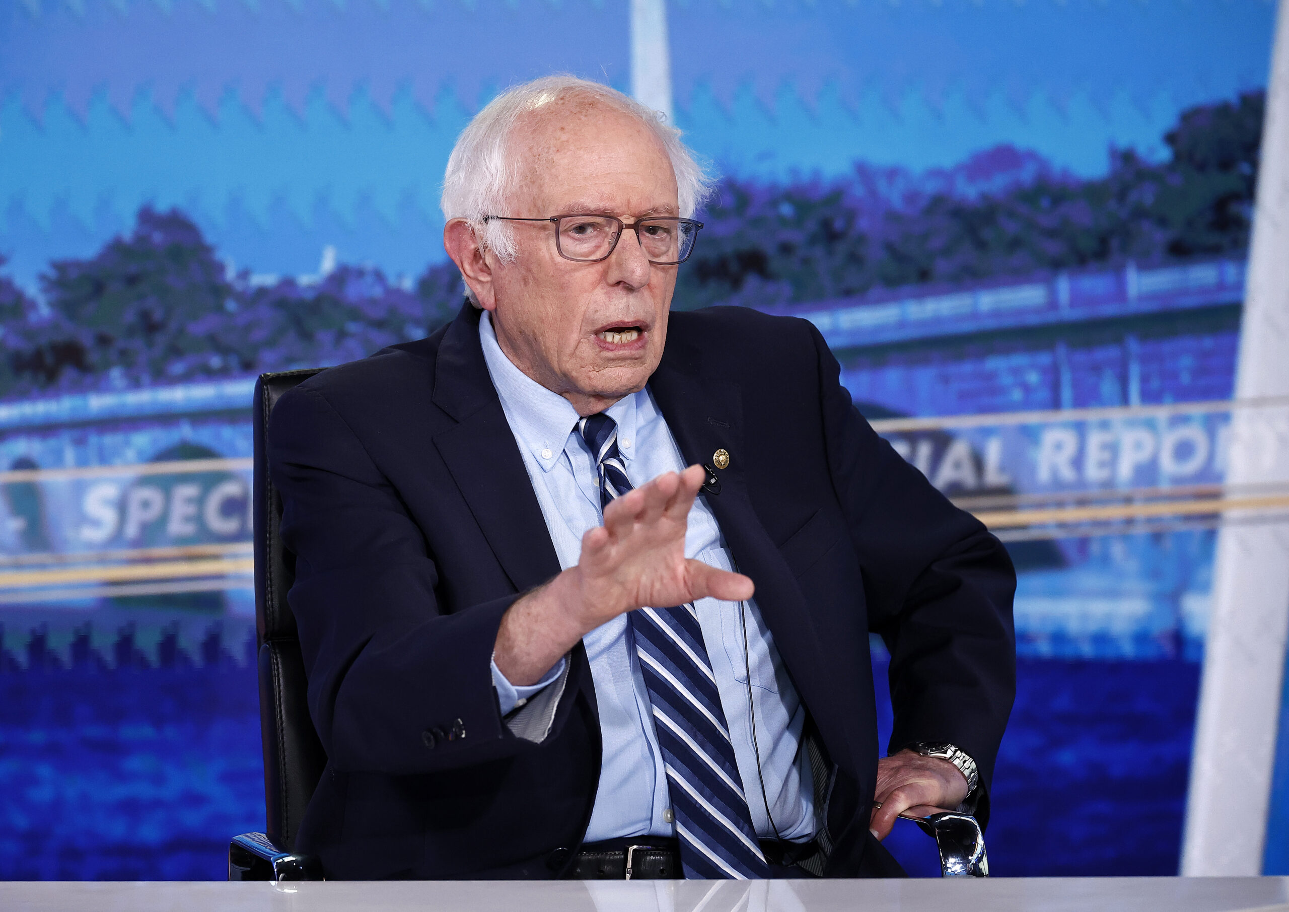 Bernie Sanders refuses to apologize for flying on private jets for ‘Fighting Oligarchy’ tour: ‘You think I’m gonna be sitting on a waiting line at United?’