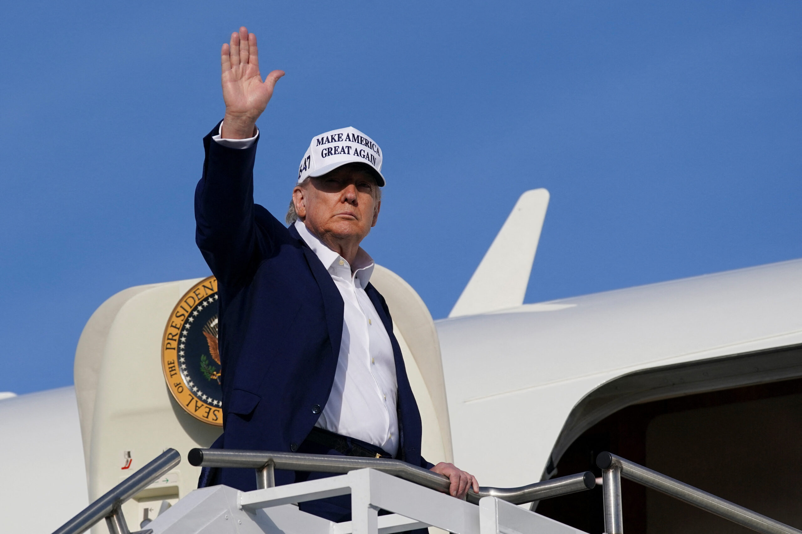 Trump agrees to extend deadline for 50% tariffs on European Union  after ‘very nice talk’ with EU head