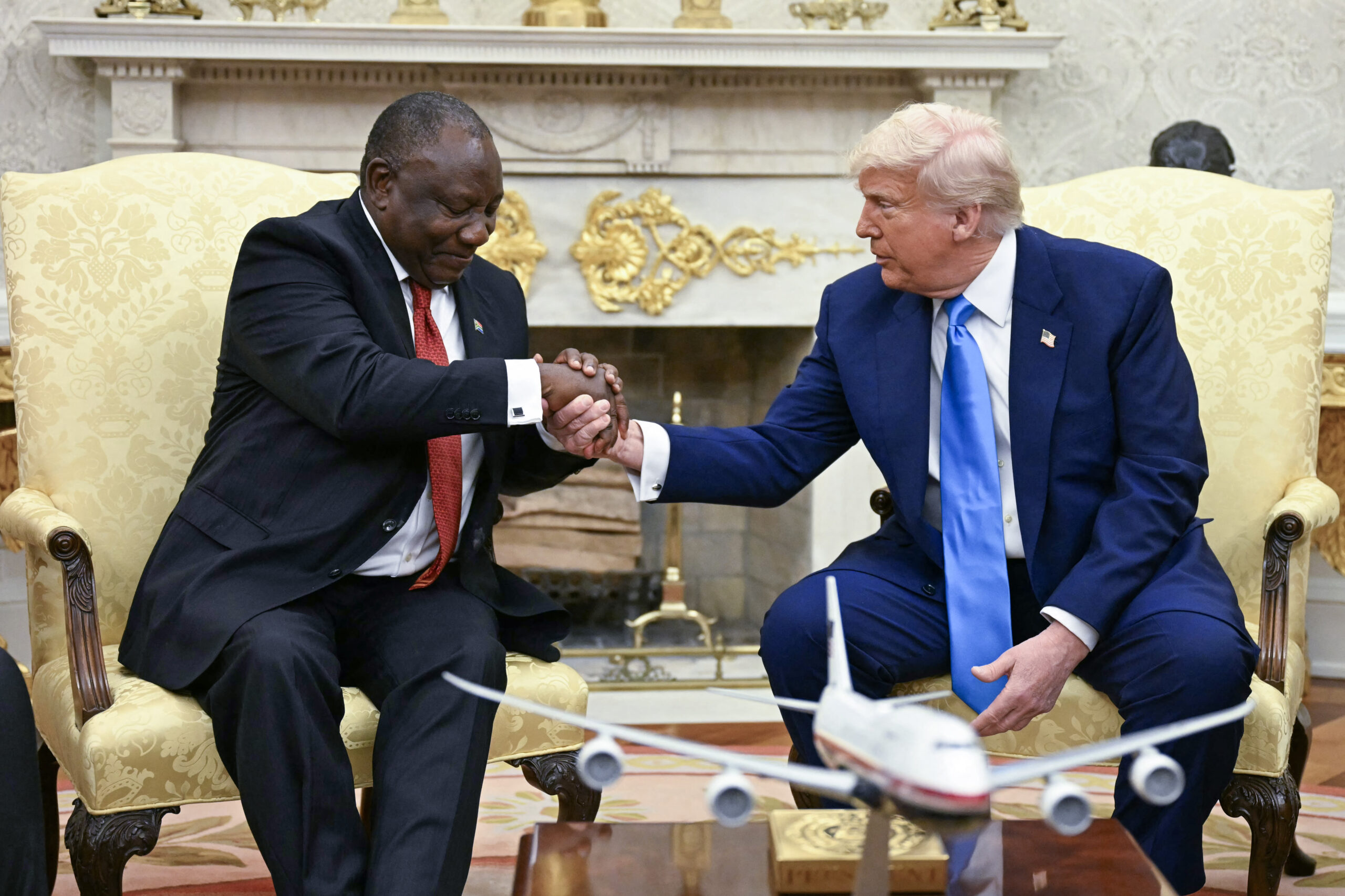 Trump confronts South African president with white genocide claims in Oval Office meeting