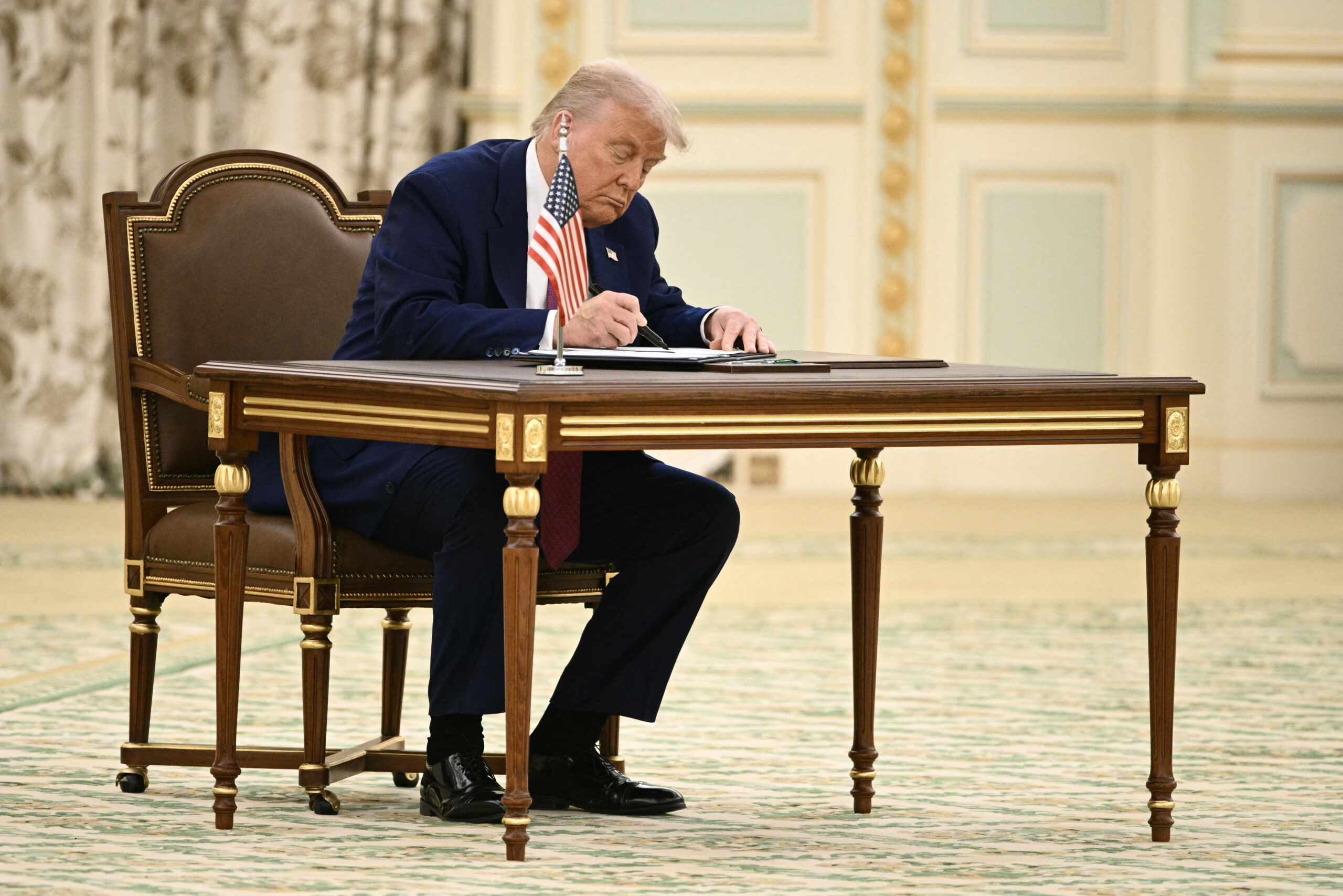 Trump inks $142B arms deal with Saudi Arabia, part of $600B investment package