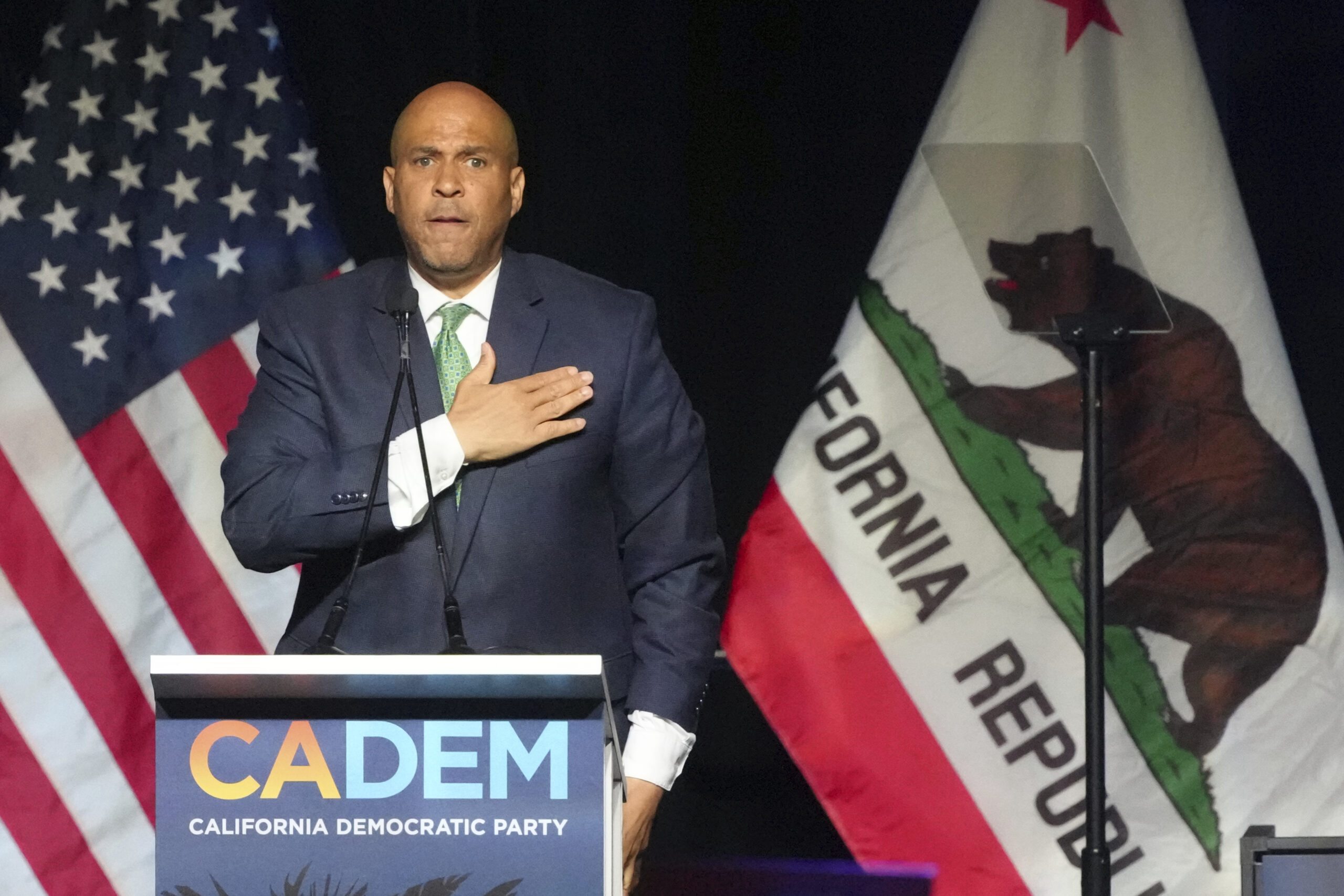 Sen. Cory Booker roasted by pundits who accuse him of making Nazi salute at political event
