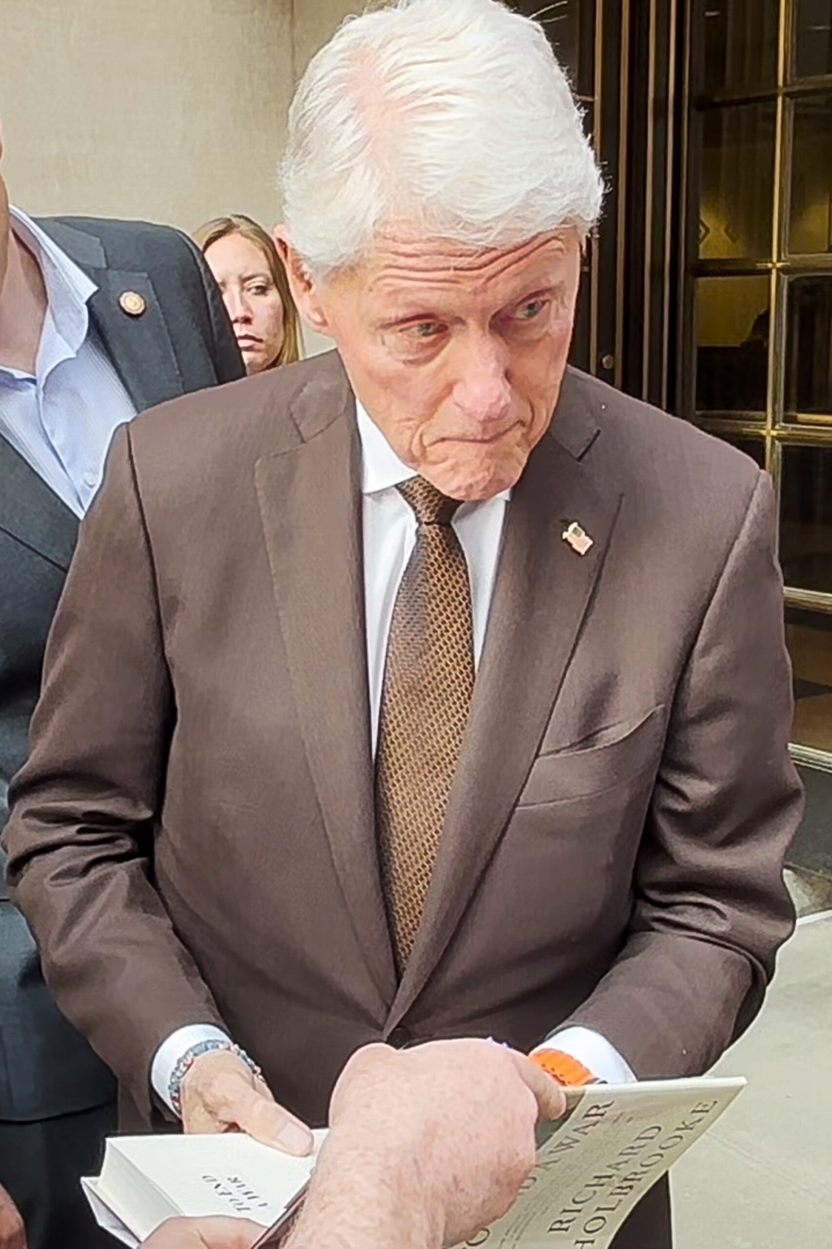 Bill Clinton stumbles ahead of NYC book event, sparking concern: ‘Can hardly walk’ 
