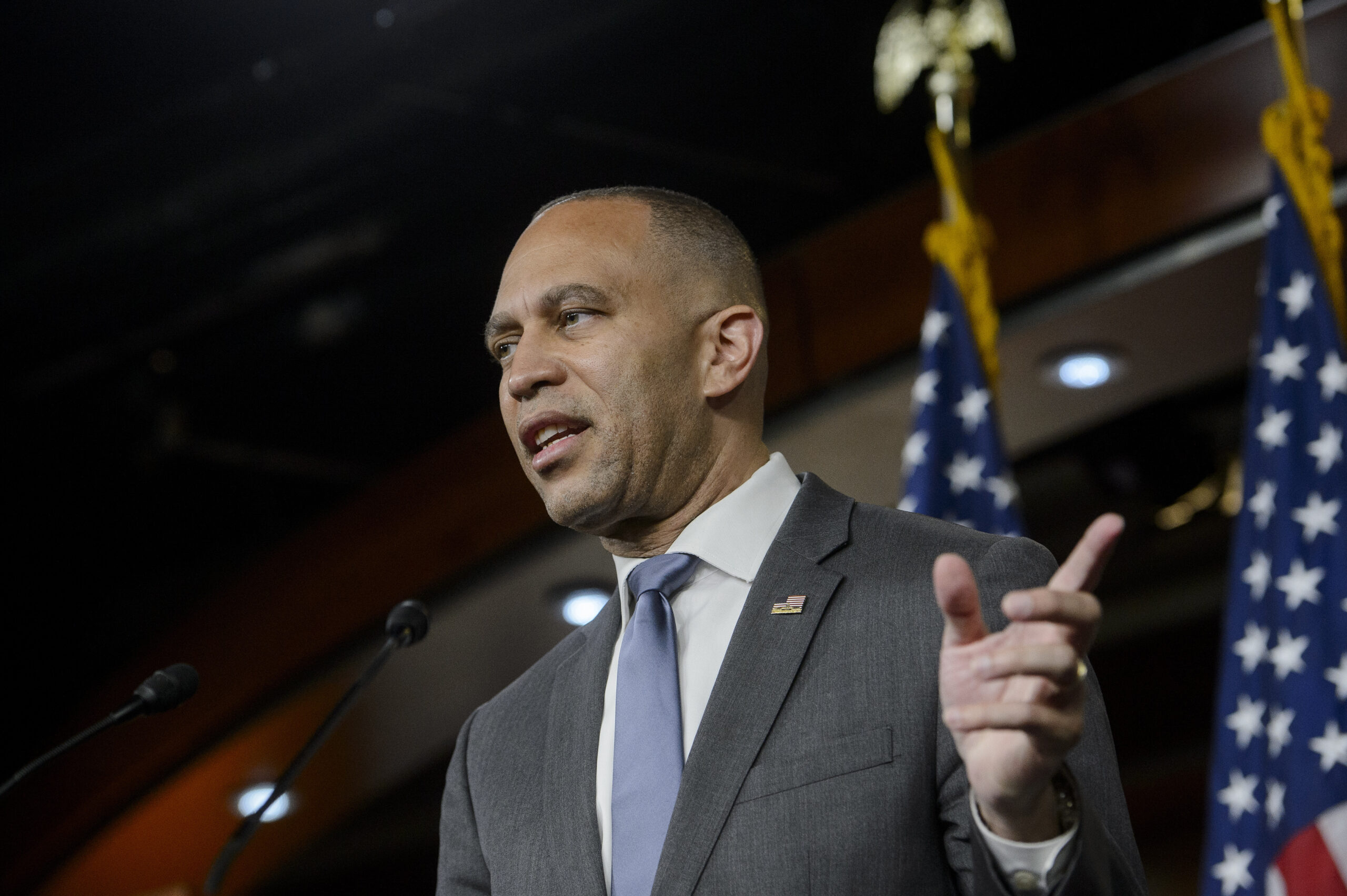 Jeffries, Hochul rage at Trump after Nadler’s aide nabbed by DHS agents: ‘Clearly trying to intimidate’