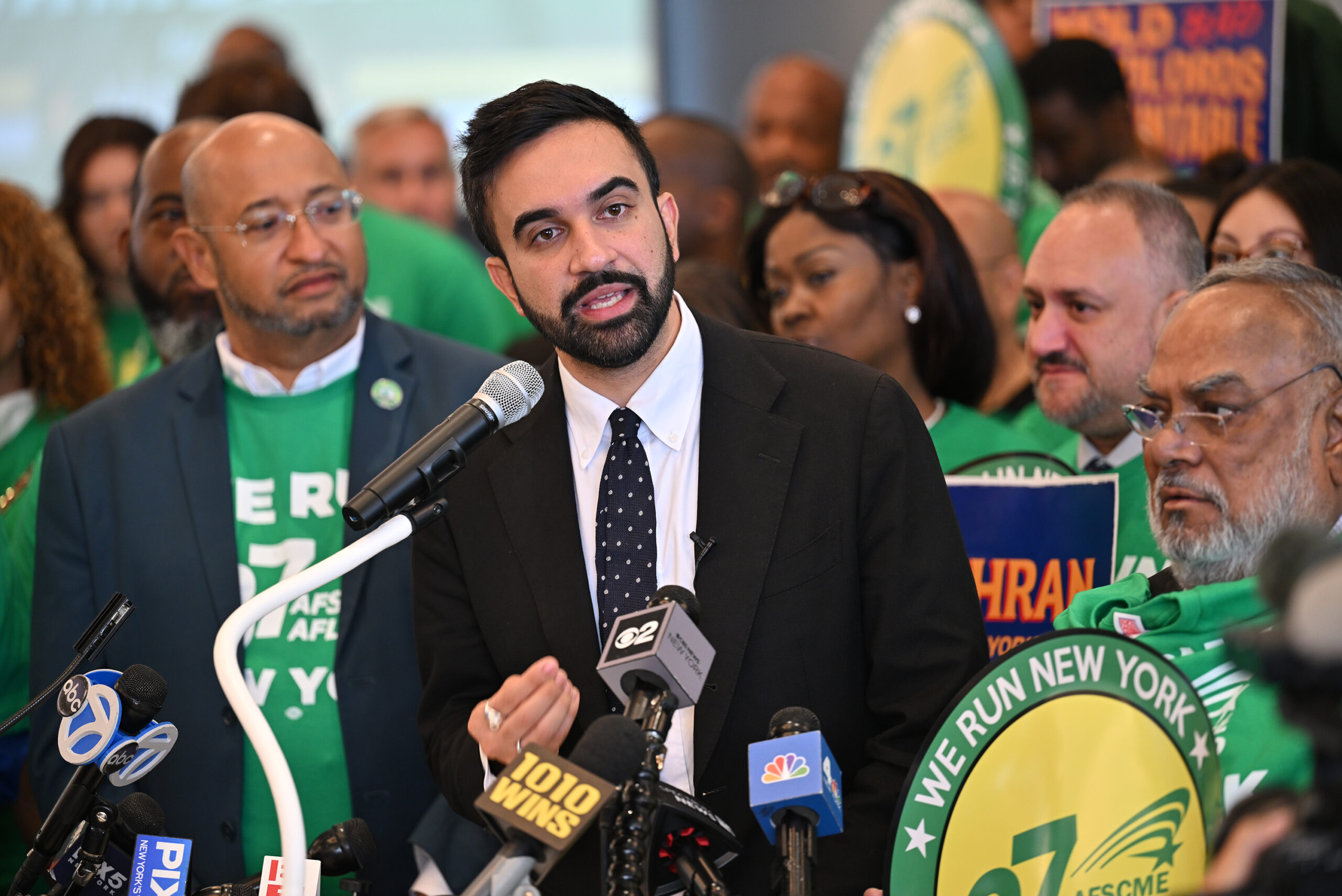 Zohran Mamdani facing key Dems at DC breakfast hosted by AOC after setting off political earthquake