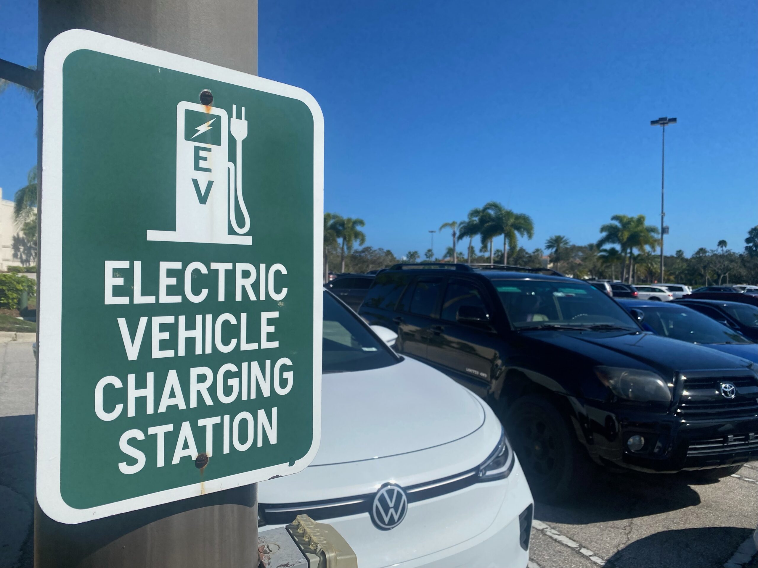 Only 400 EV-charging ports built under $7.5B US infrastructure program: GAO