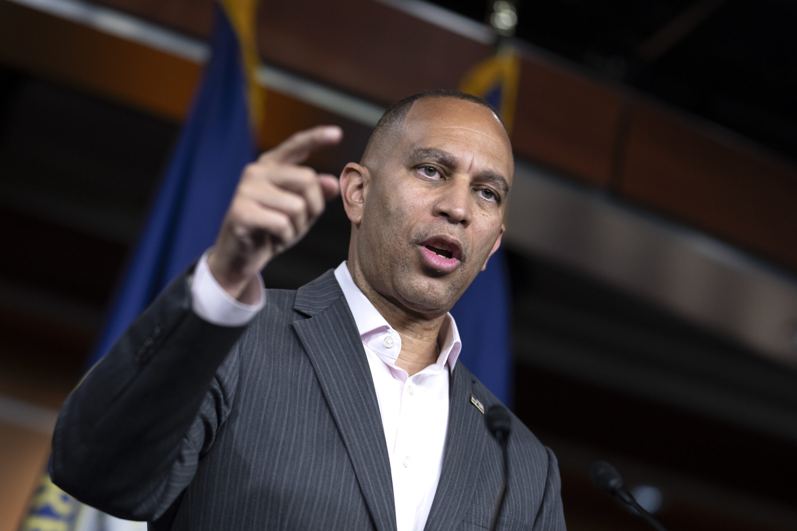 Top NY Dems ‘freaking out’ over ‘absolute insanity’ of Mamdani taking over NYC, Mike Lawler says