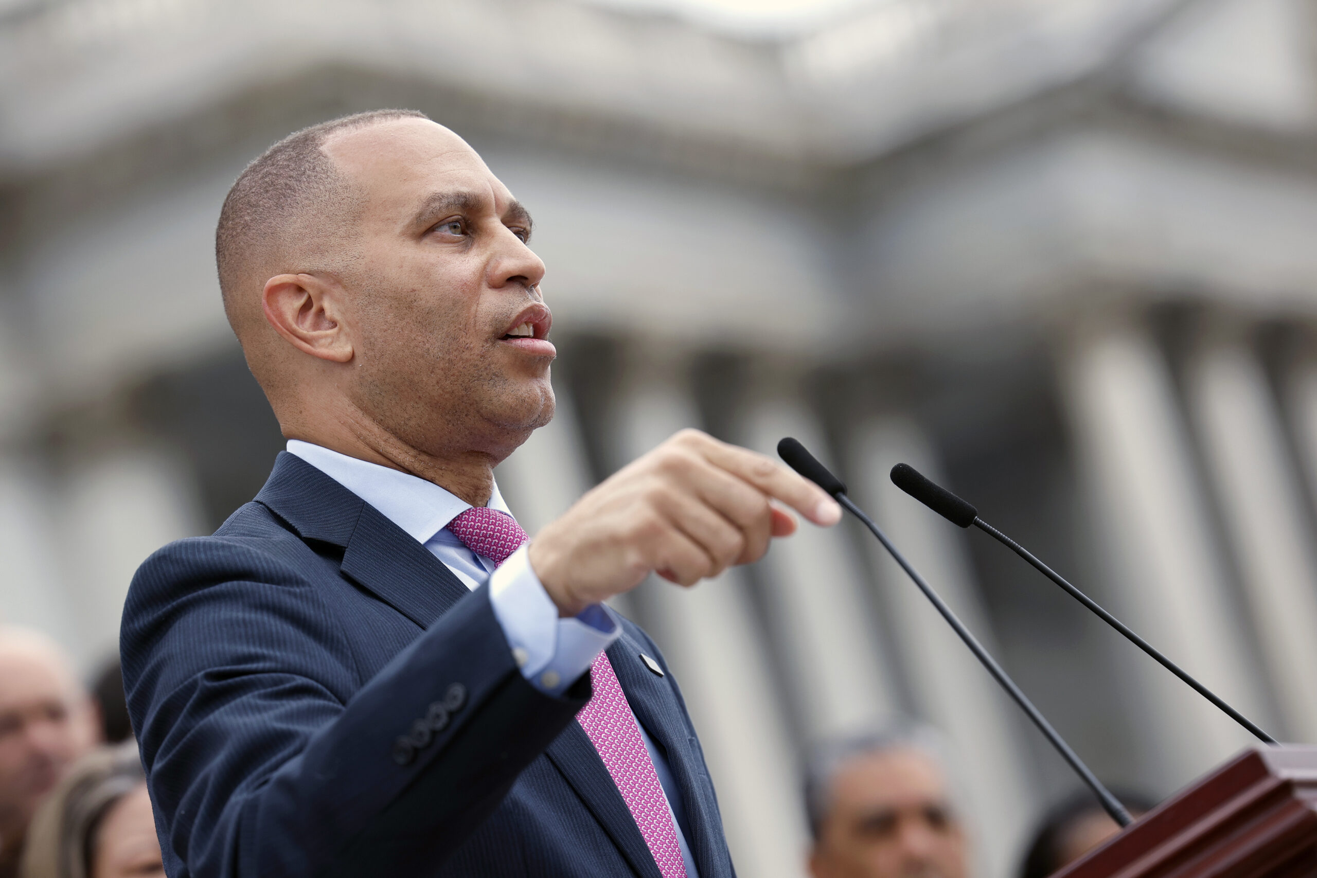 Hakeem Jeffries’ team blasts Zohran Mamdani’s liberal ‘Team Gentrification’ as primary threats spark NYC Dem feud