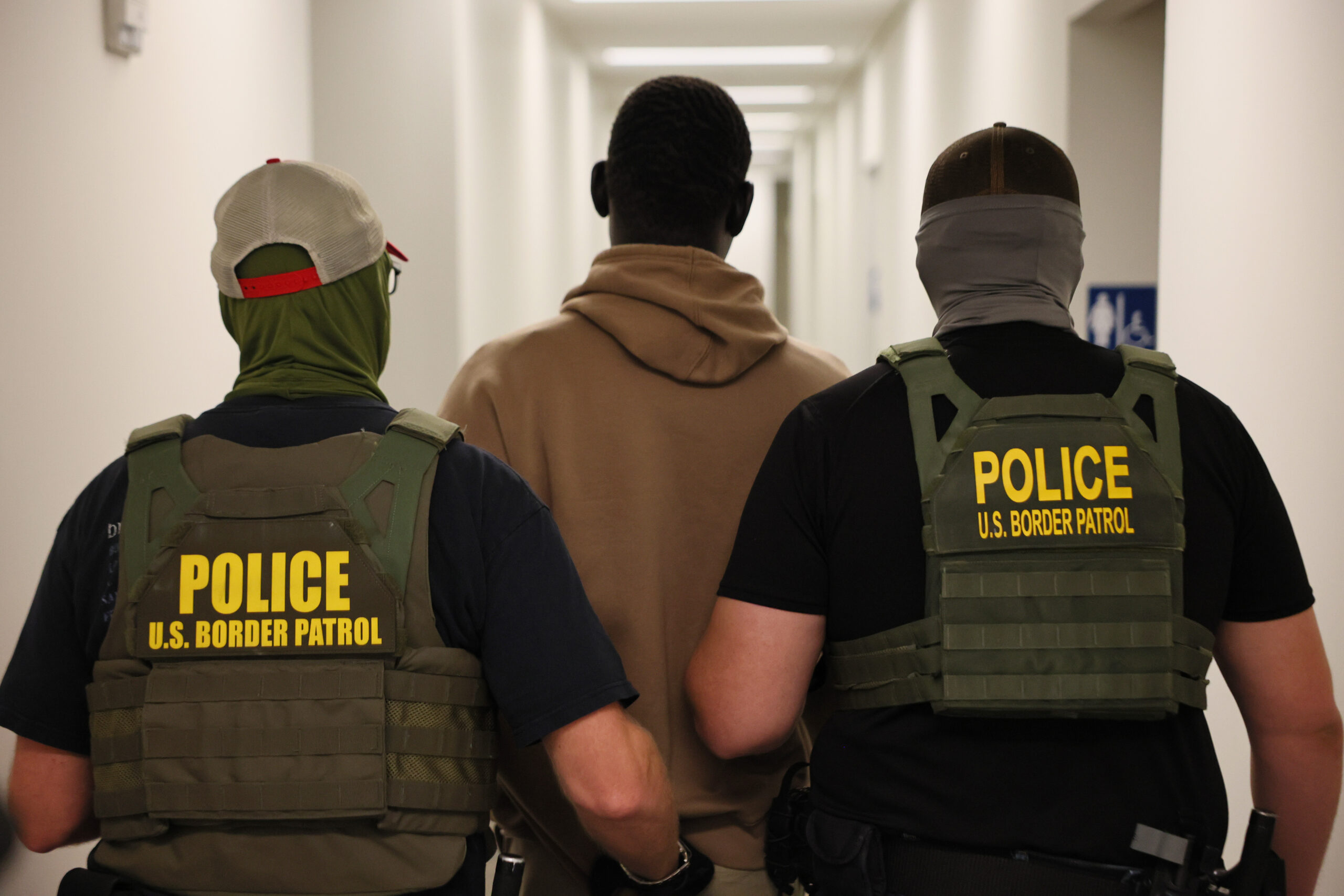 Trump admin offering former ICE agents up to $50K in bonuses to rejoin agency 