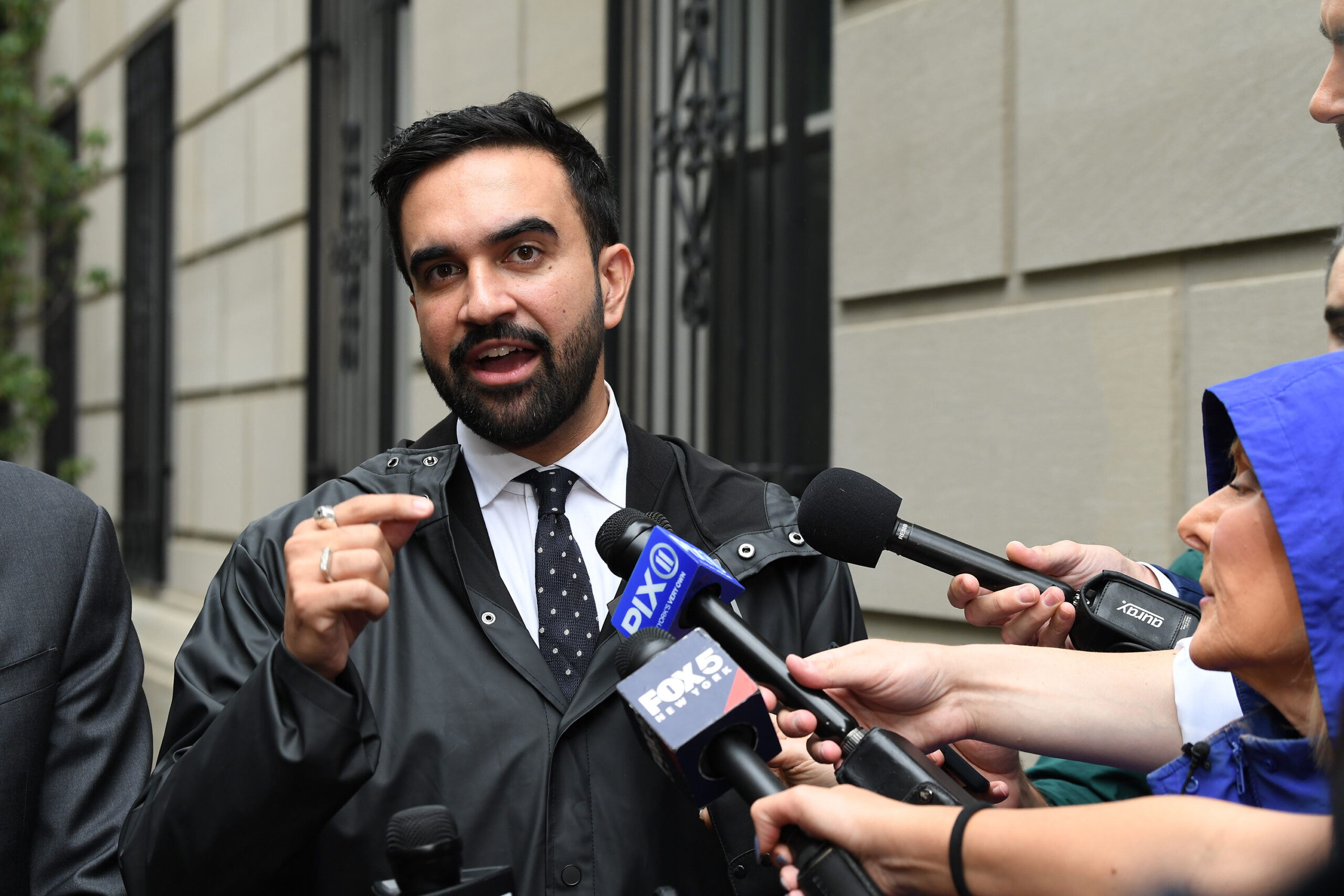 Zohran Mamdani would easily win NYC mayor race — but he’d have a real fight in a one-on-one battle: poll