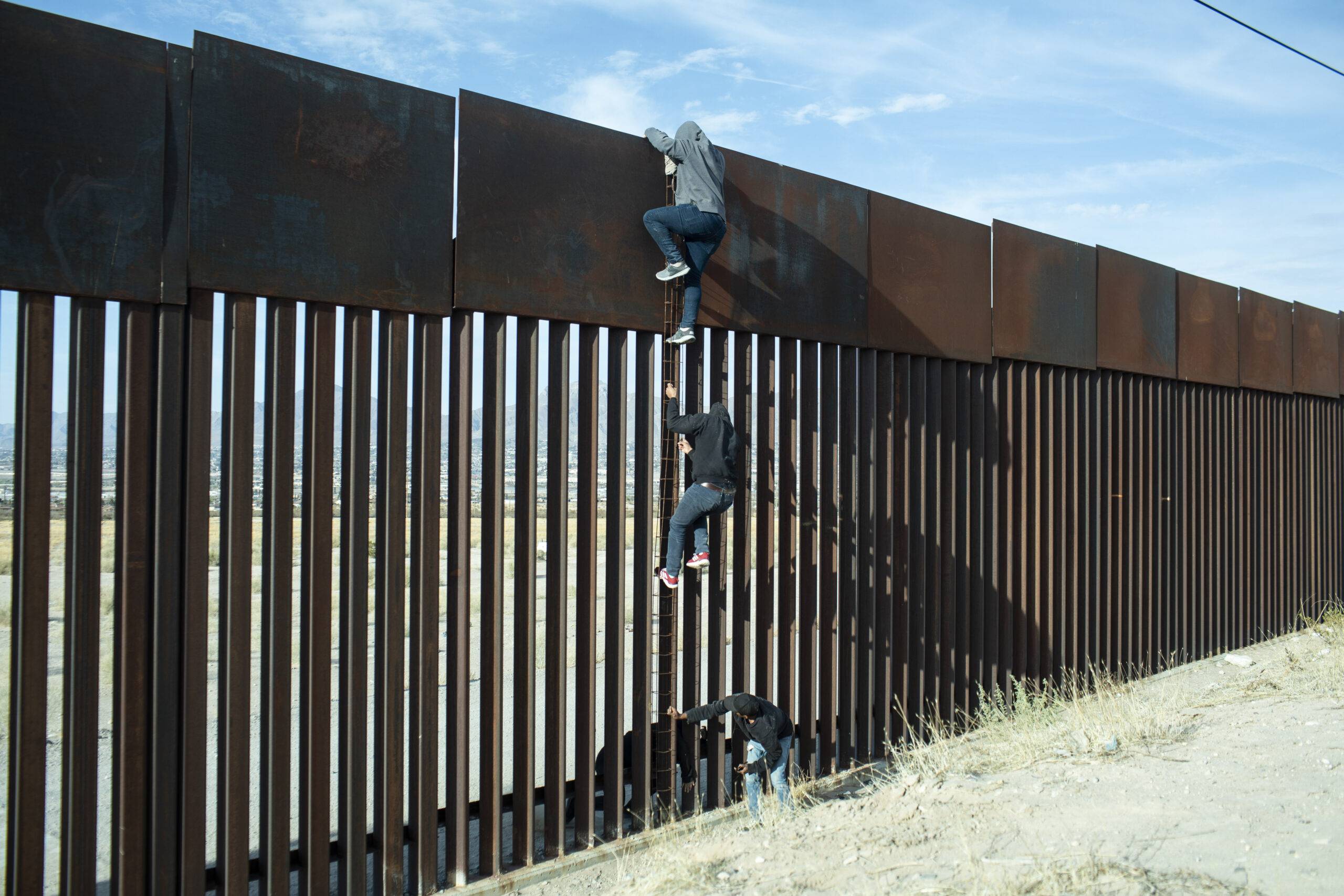 Southern border wall will be painted black to make it ‘even harder for people to climb’: DHS Secretary Kristi Noem
