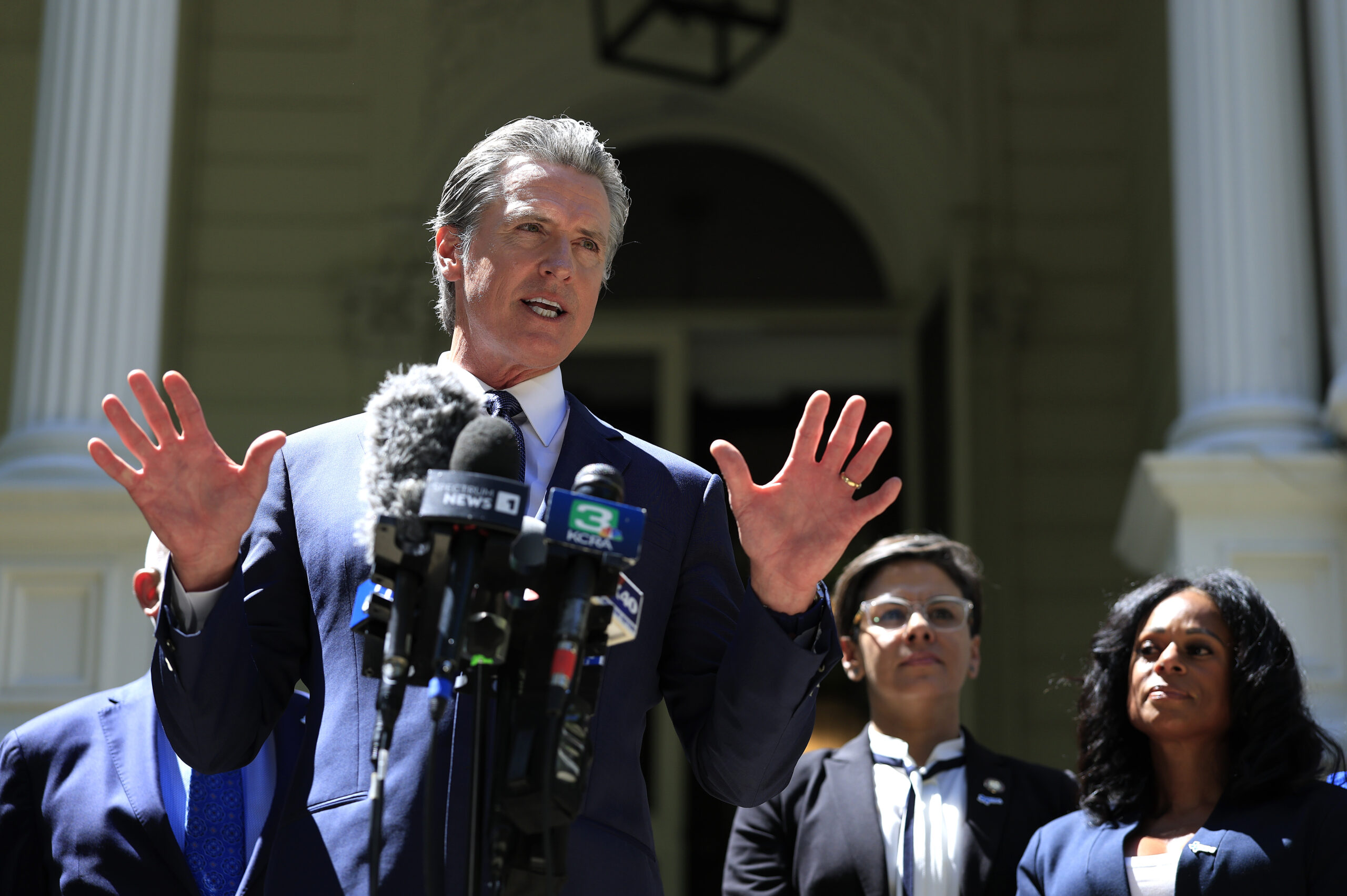 Fleeing Texas Dems side with Newsom as redistricting standoff continues: ‘All out war’