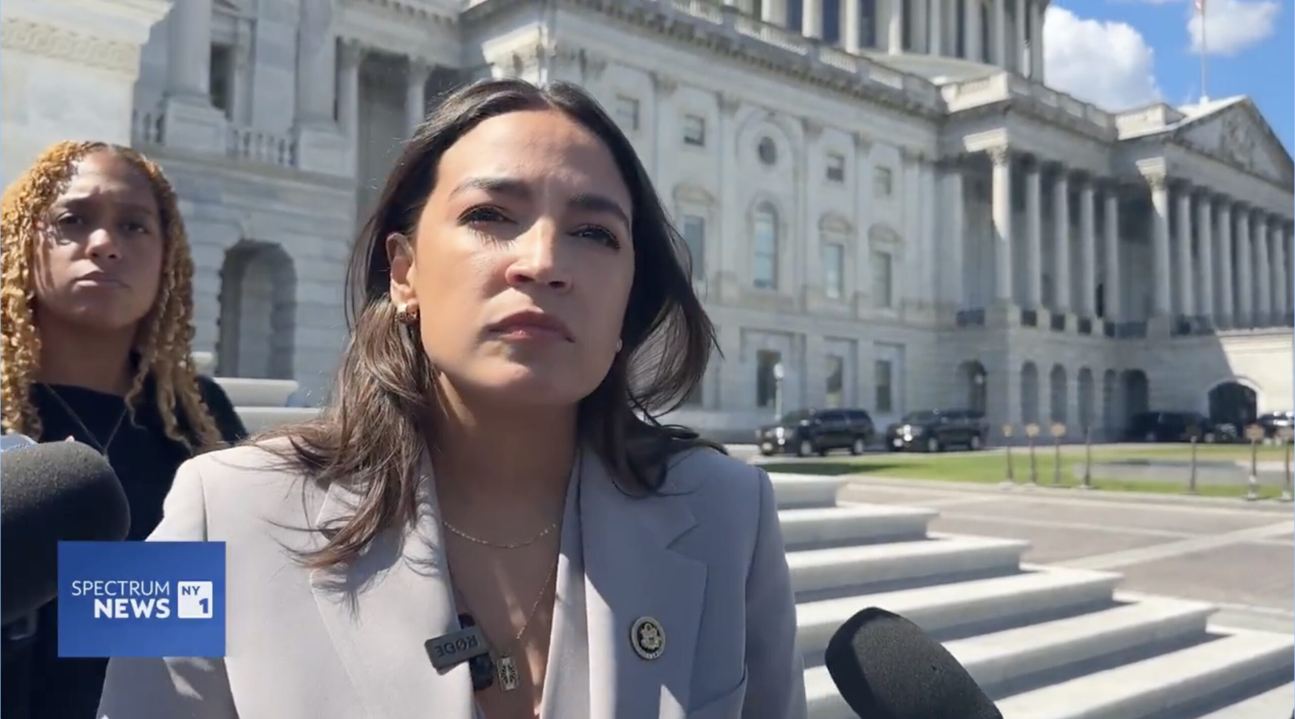 AOC takes dig at top Dems Schumer, Jeffries for not endorsing socialist Zohran Mamdani in NYC mayoral race