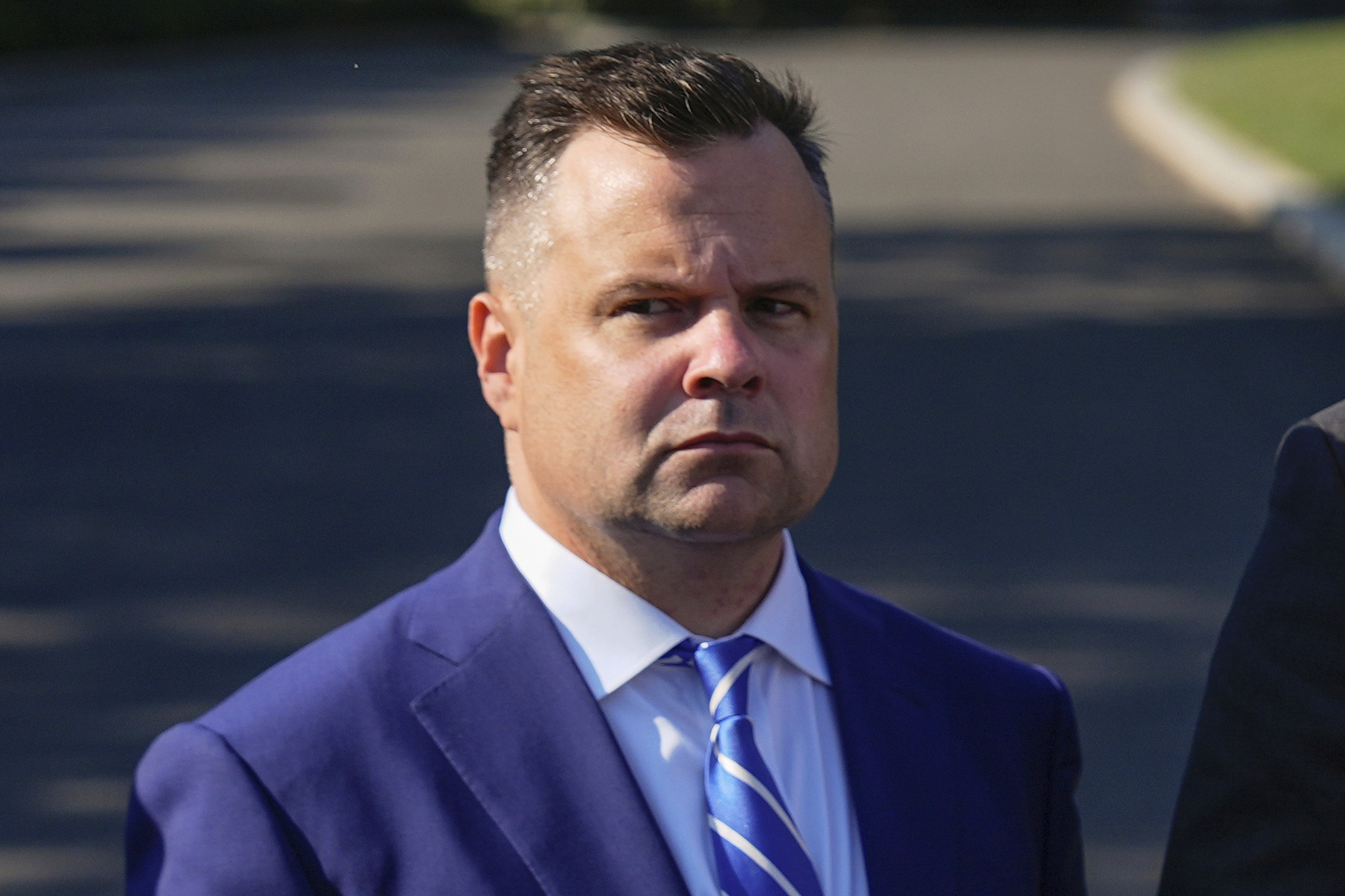 Here’s who White House staffers like in a cage match between Scott Bessent and Bill Pulte: ‘Beat that little midget’s ass’