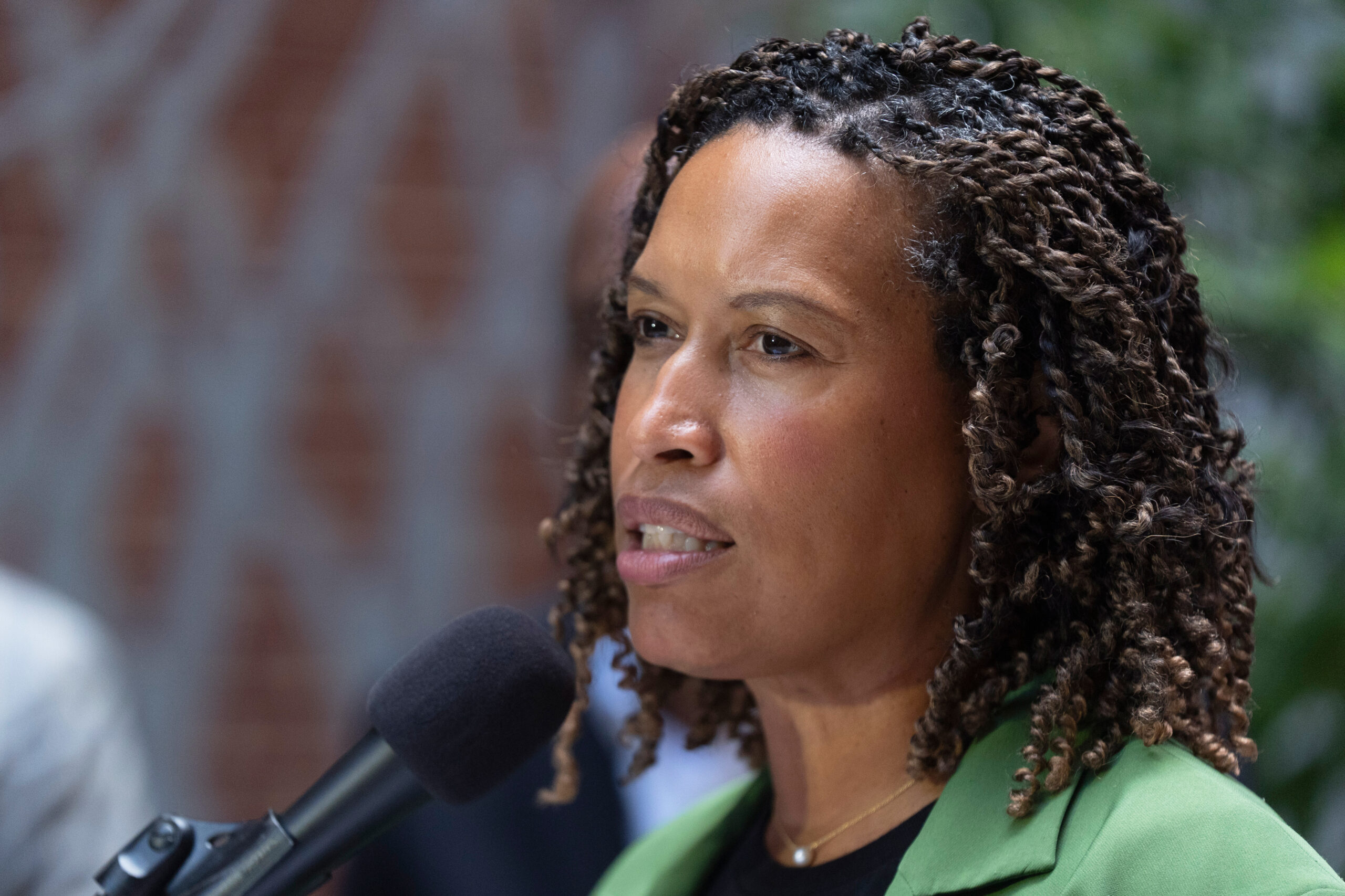 Trump applauds ‘very popular’ DC Mayor Bowser for crime decrease, calls on other blue state governors to allow National Guard