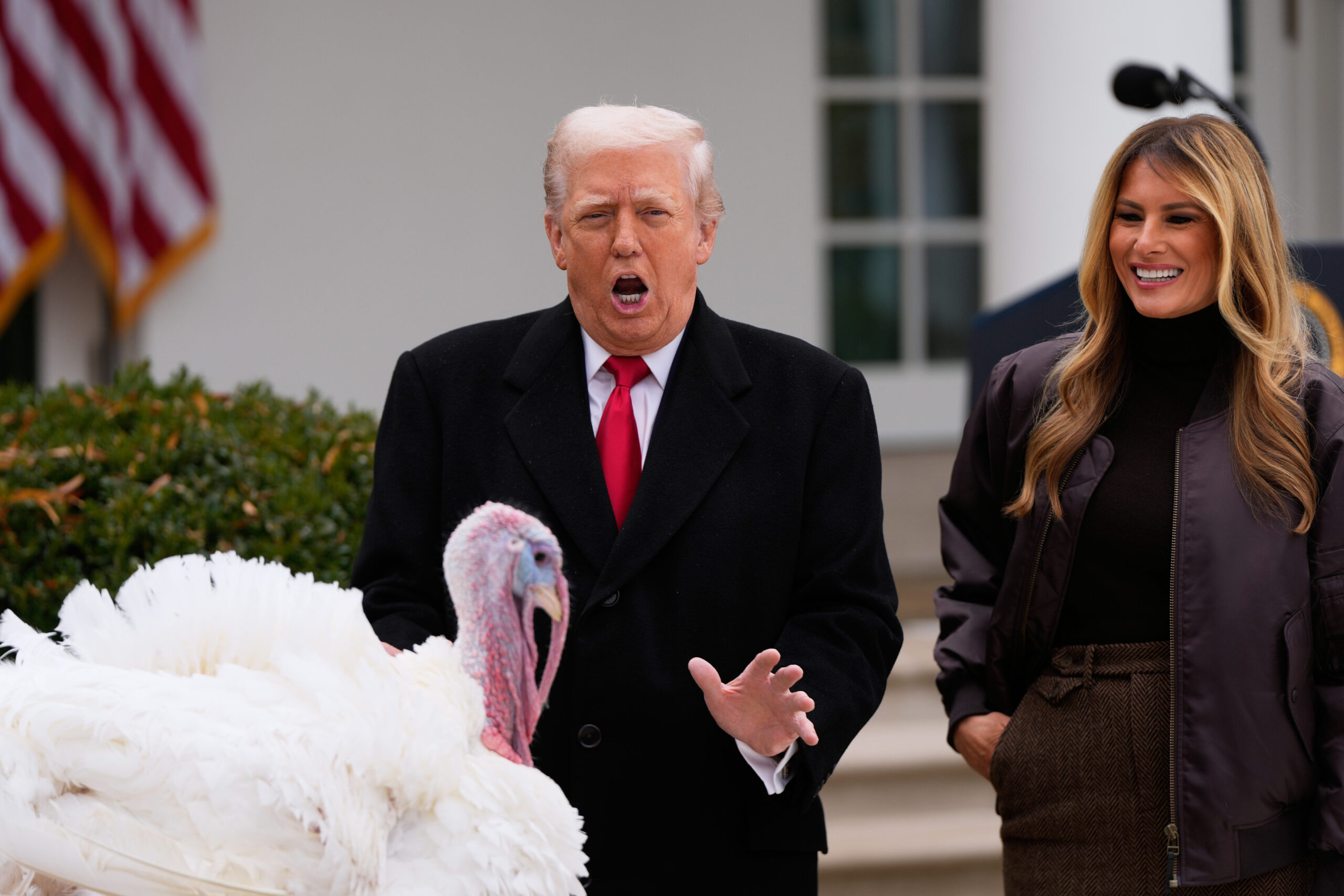 Trump brutally mocks ‘big, fat slob’ Chicagoi Gov. J.B. Pritzker during White House turkey pardon ceremony