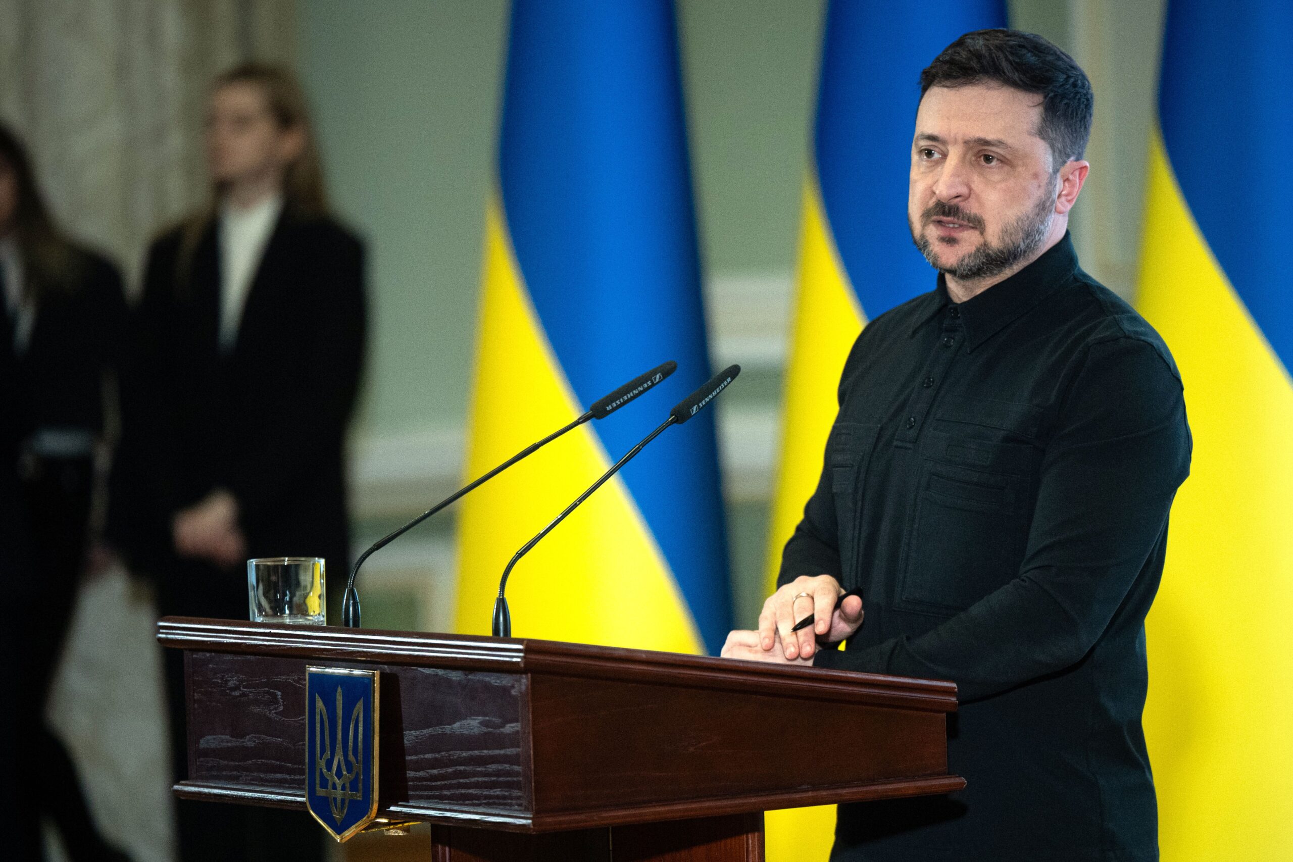 Zelensky vows to ‘do whatever it takes’ to end war as he prepares for Trump powwow