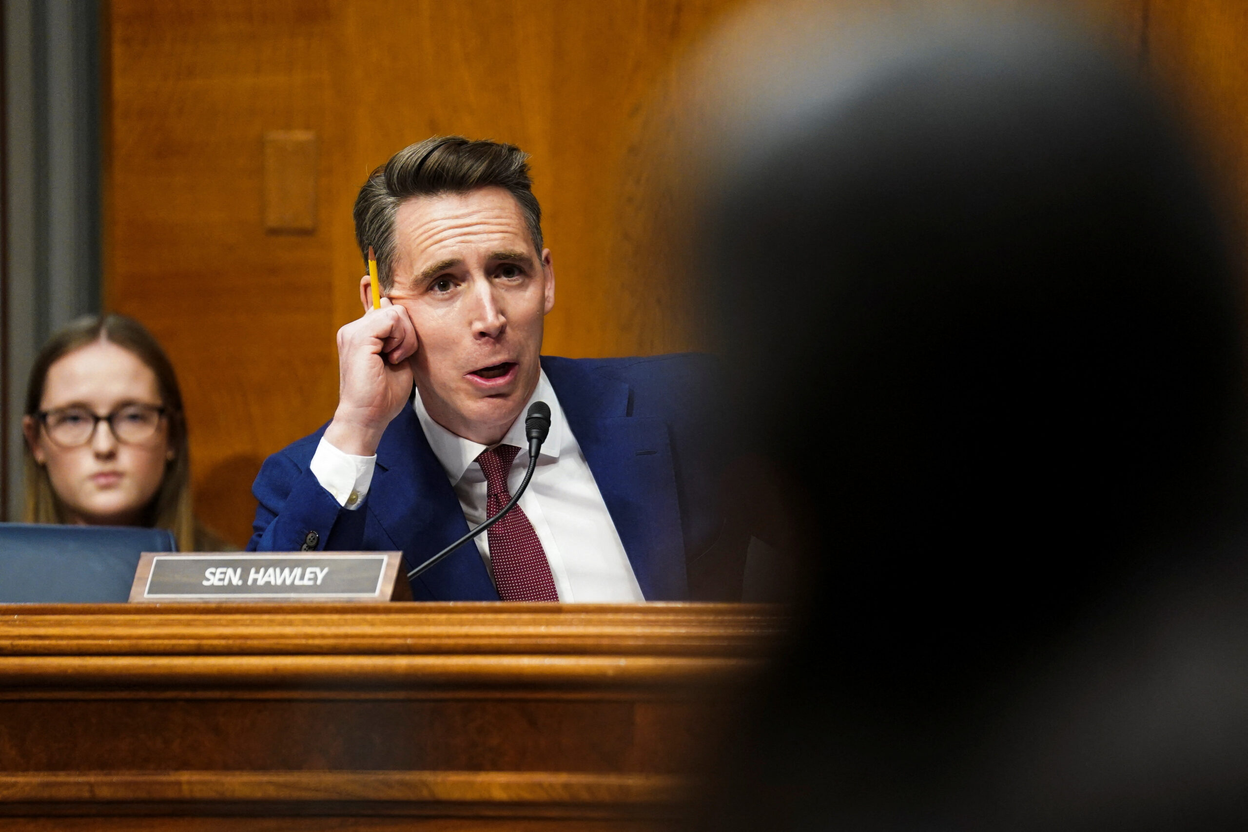 Josh Hawley skewers doc who refuses to answer:  ‘Can men get pregnant?’